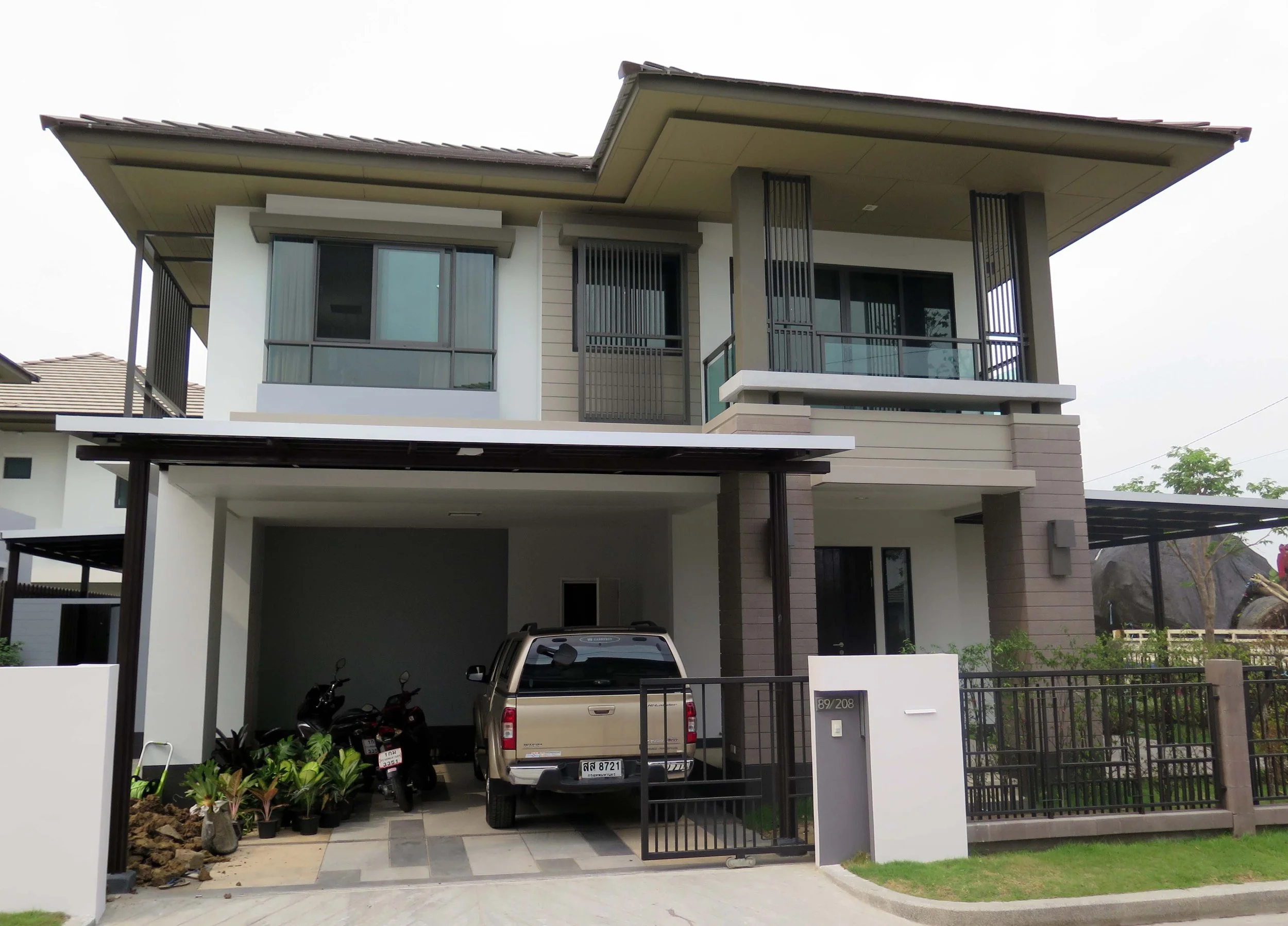 2013 Nonthaburi Setthasiri House and Nonthaburi Neighborhood (9).JPG