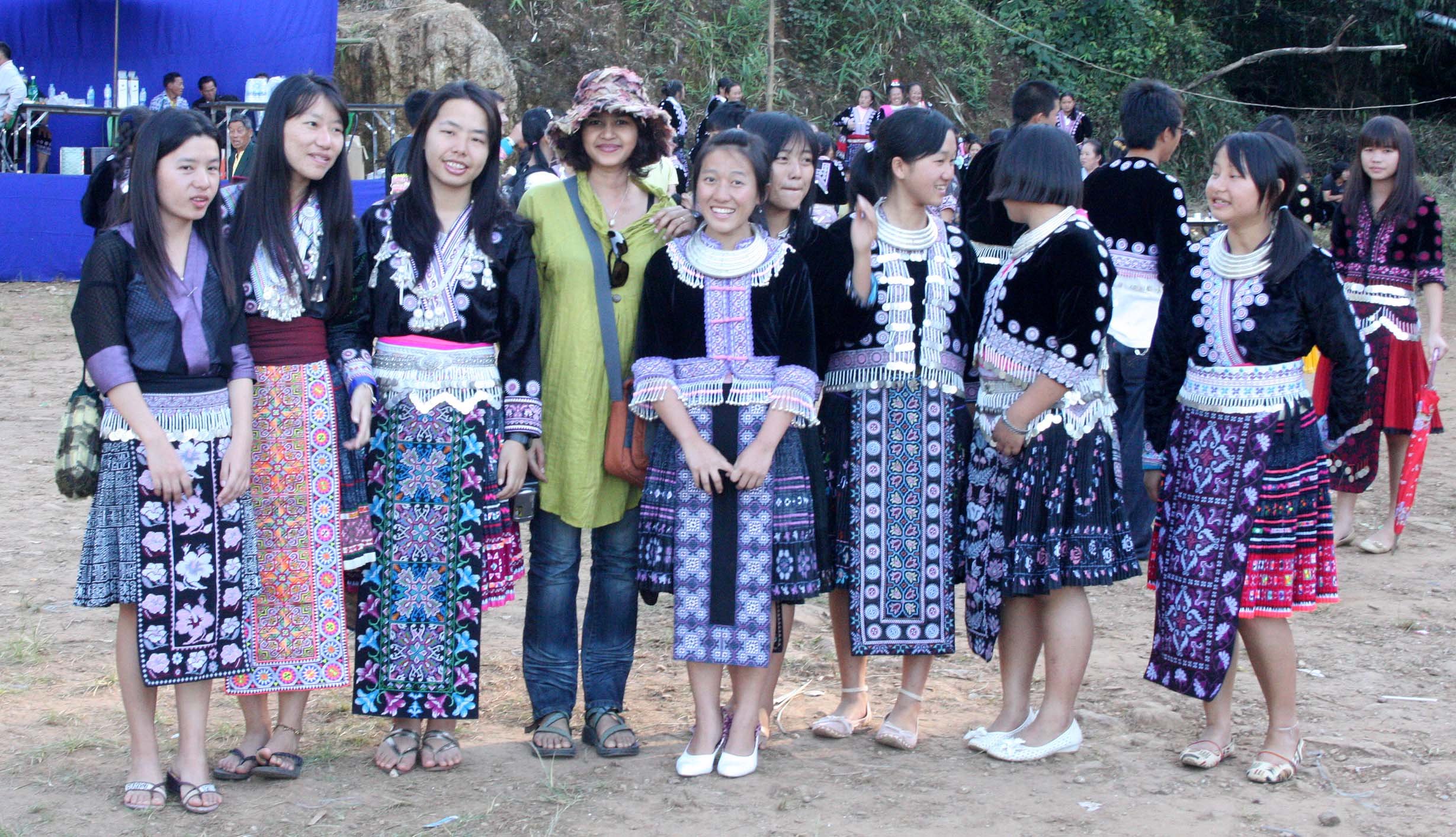HILLTRIBE - HMONG - NEW YEARS CELEBRATION - CHRISTMAS IN THAILAND TRIP 2009.JPG