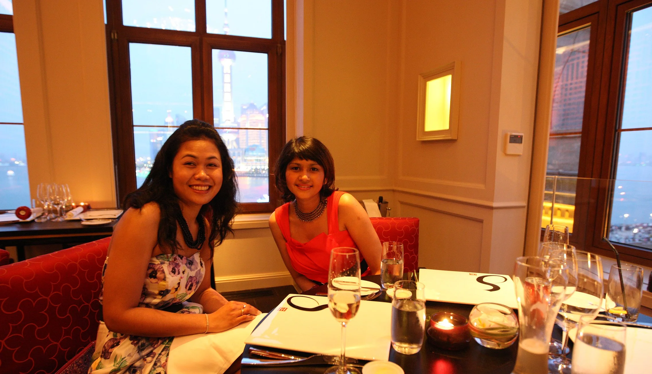 2011-4-29 NIGHT AT SHOOK AT 19 BUND SHANGHAI (122).JPG