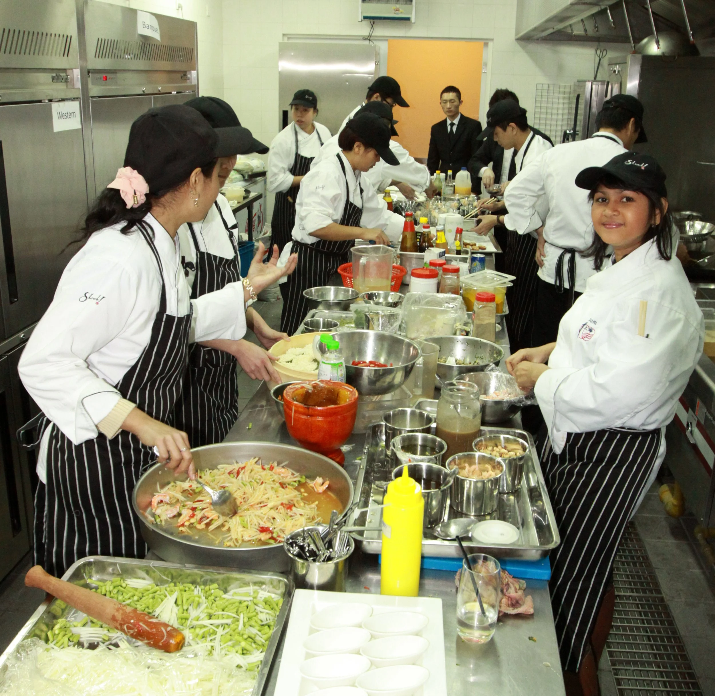 THAI CONSULATE DINNER AND BENEFIT (97).JPG