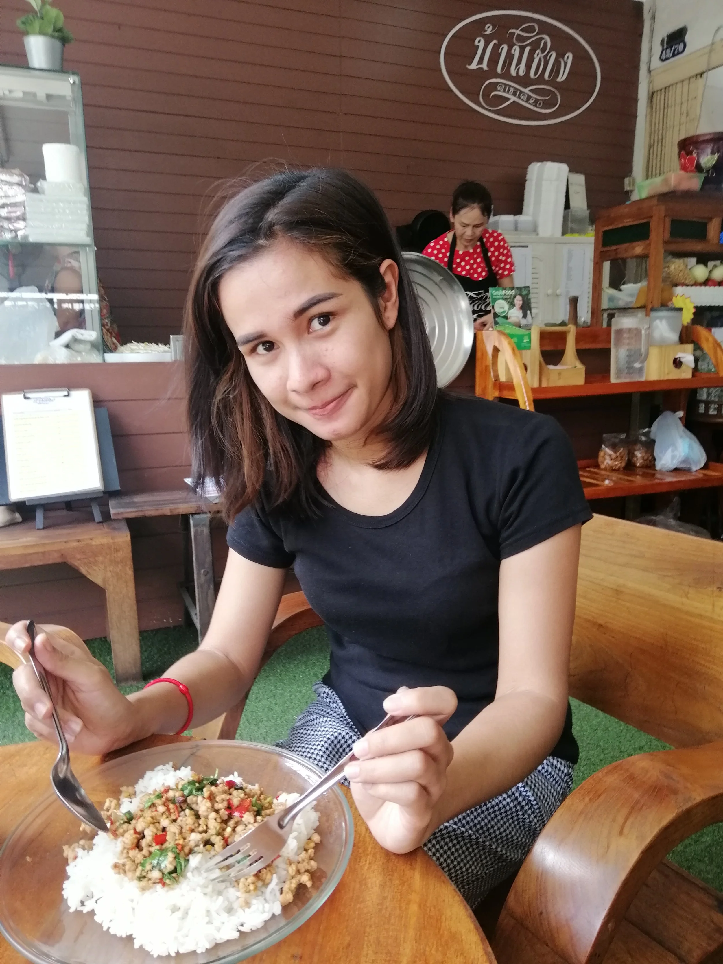 2018 Pics with Gift in Thailand (550).jpg
