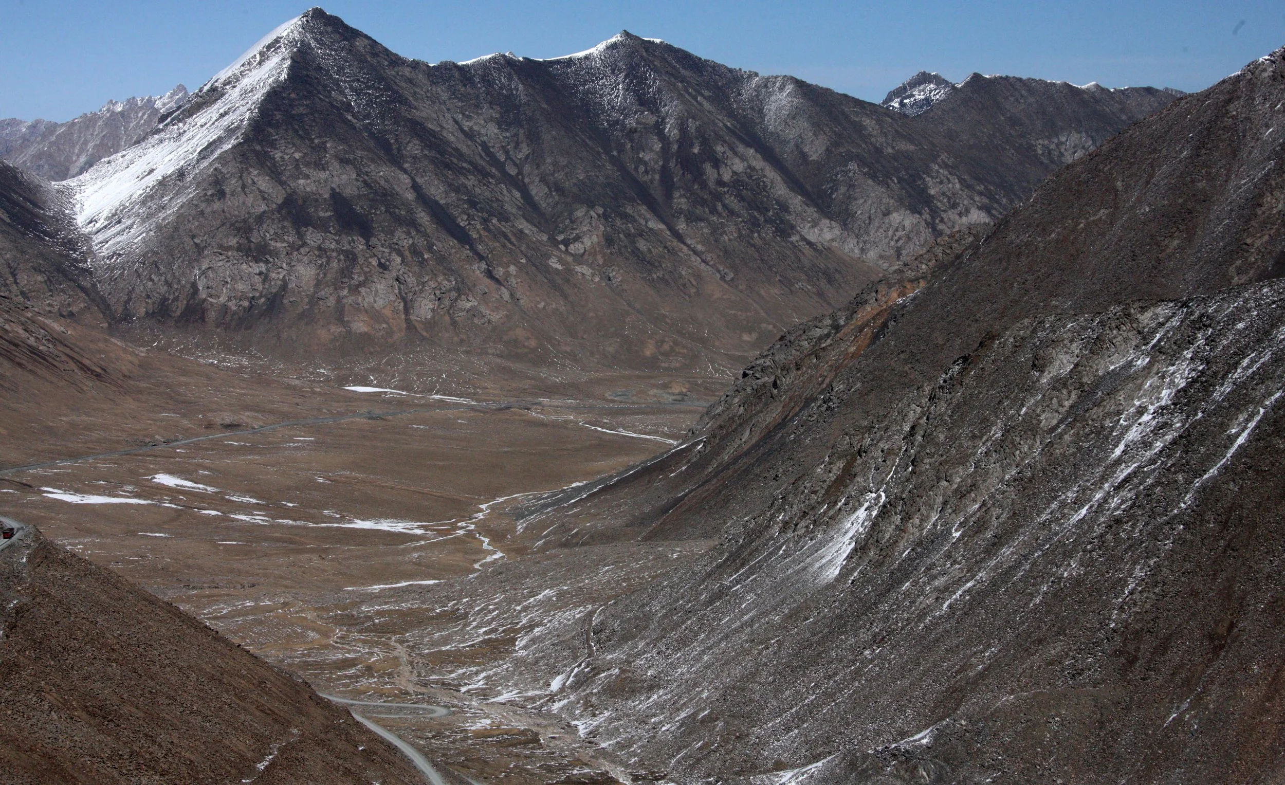 TIANSHAN MOUNTAINS - XINJIANG CHINA - ROUTE 216 (109).JPG