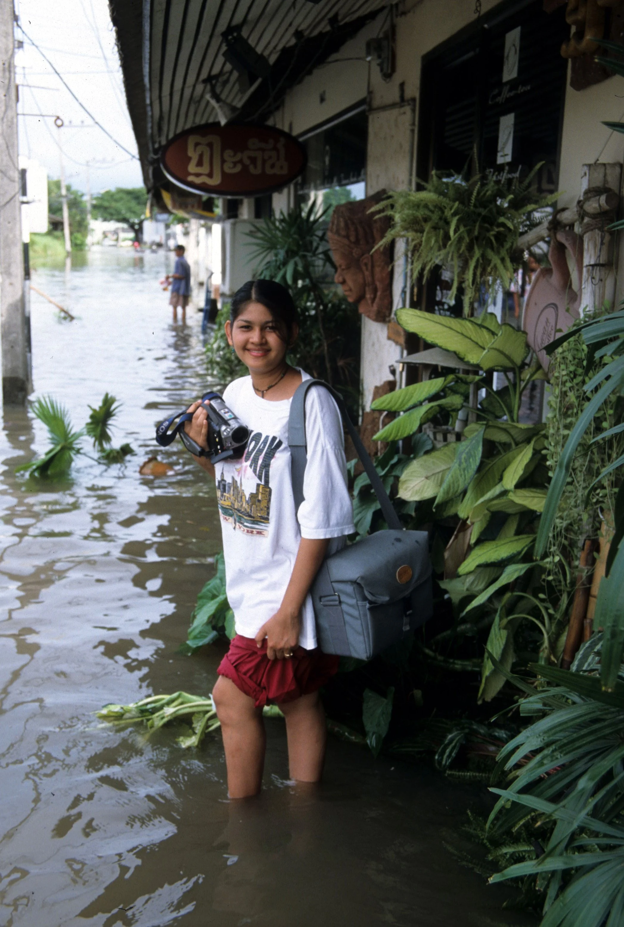 2009 Nakhonsithammarat Thailand with Family & Floods (28).jpg