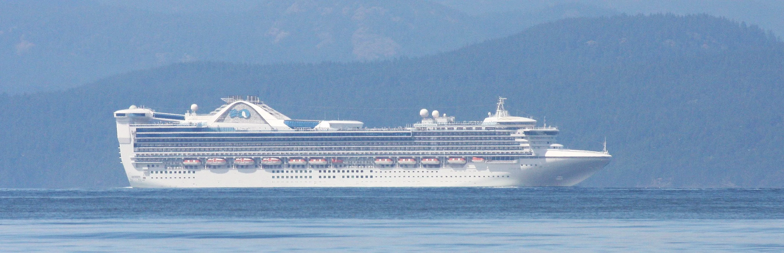 CRUISE SHIP TRAFFIC IN STRAIT OF JUAN DE FUCA (3).JPG