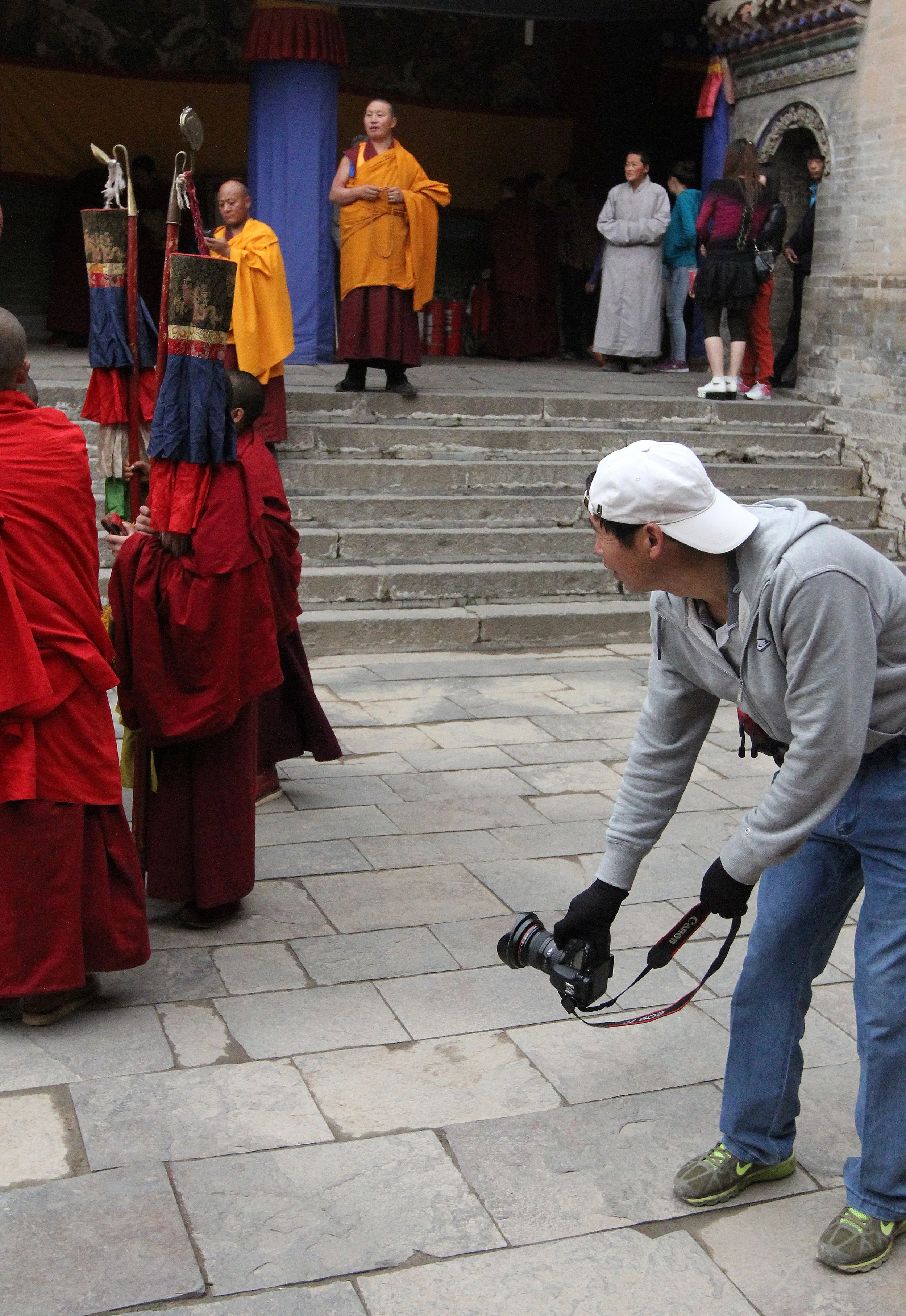 KUMBUM MONASTERY - QINGHAI - SUNNING BUDDHA FESTIVAL 2013 (72).JPG