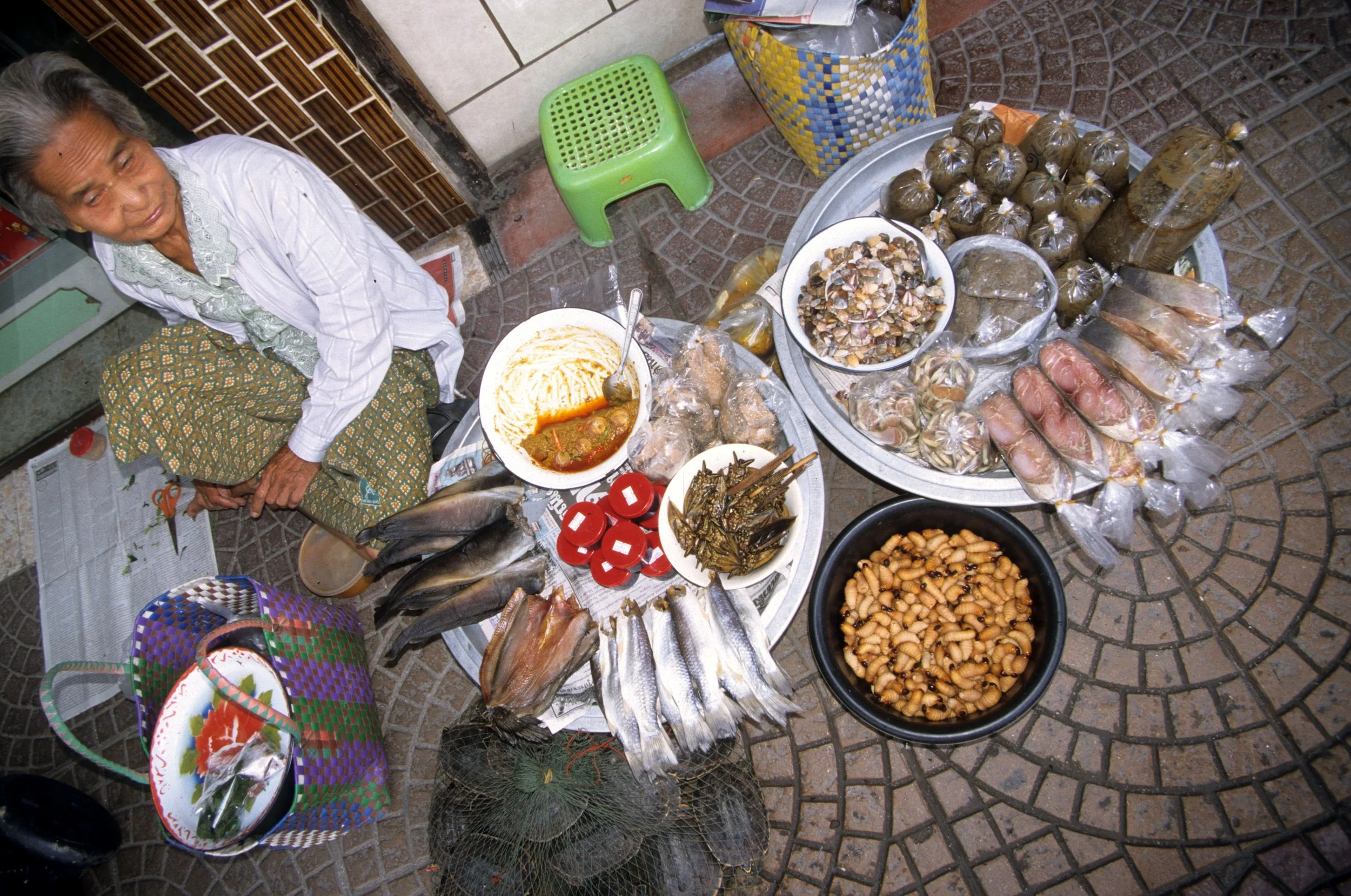 2004 Nakhonsithammarat Markets, Monks and Baby Cokie (8).jpg