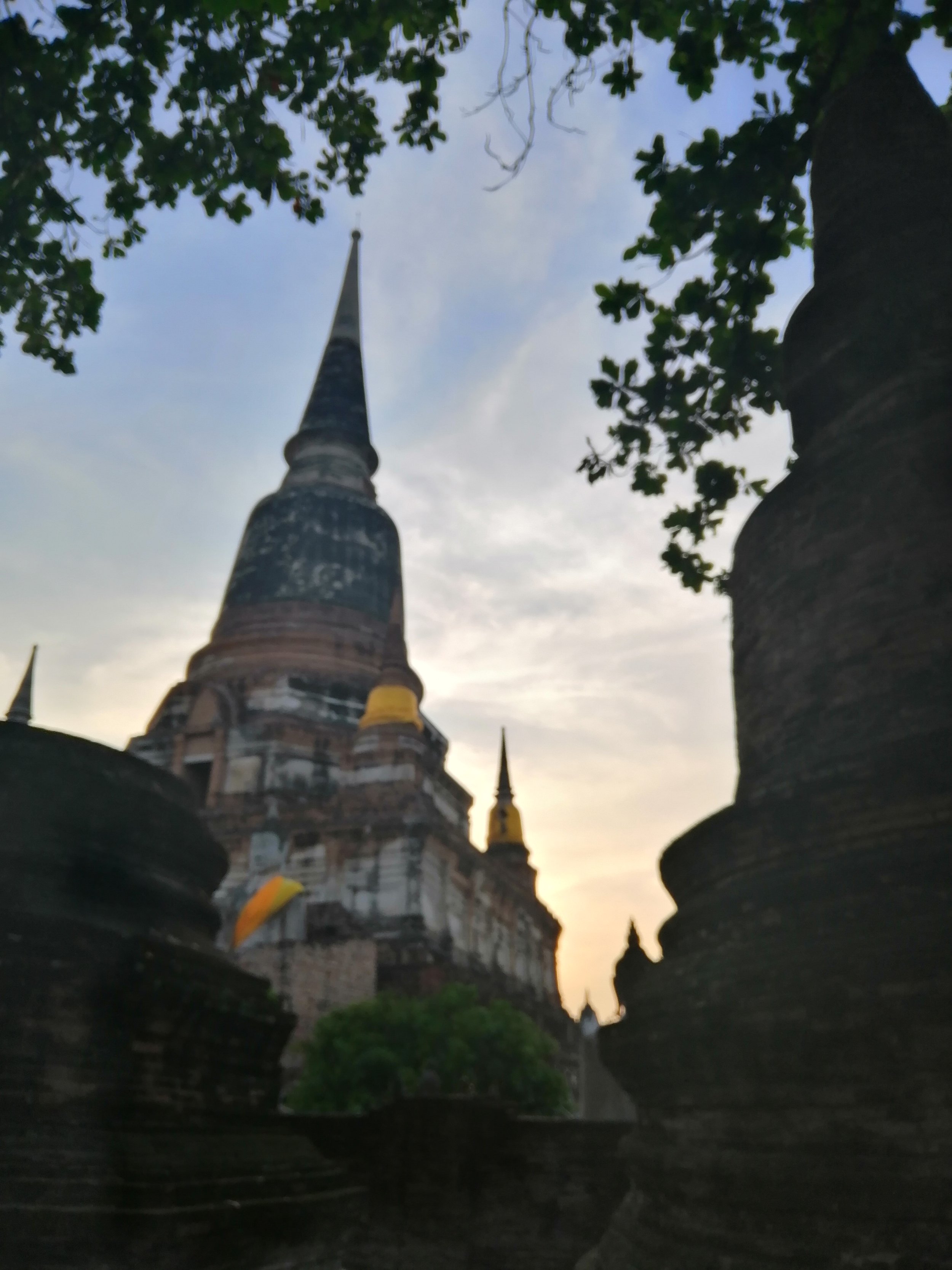 2018 Ayutthaya Pics with Gift in Traditional Dress (28).jpg