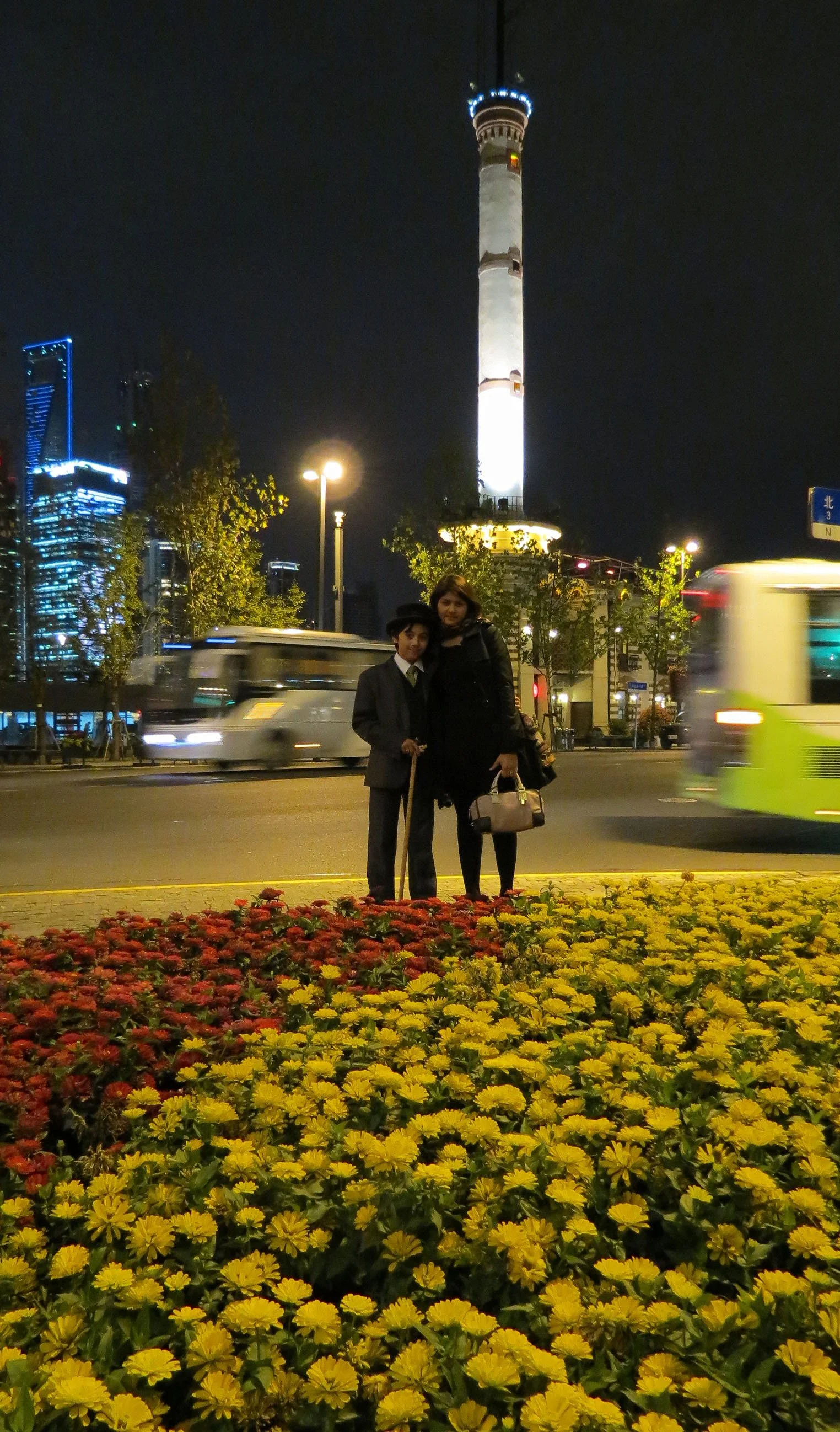 2012-10-29 SHANGHAI AT NIGHT (2).JPG