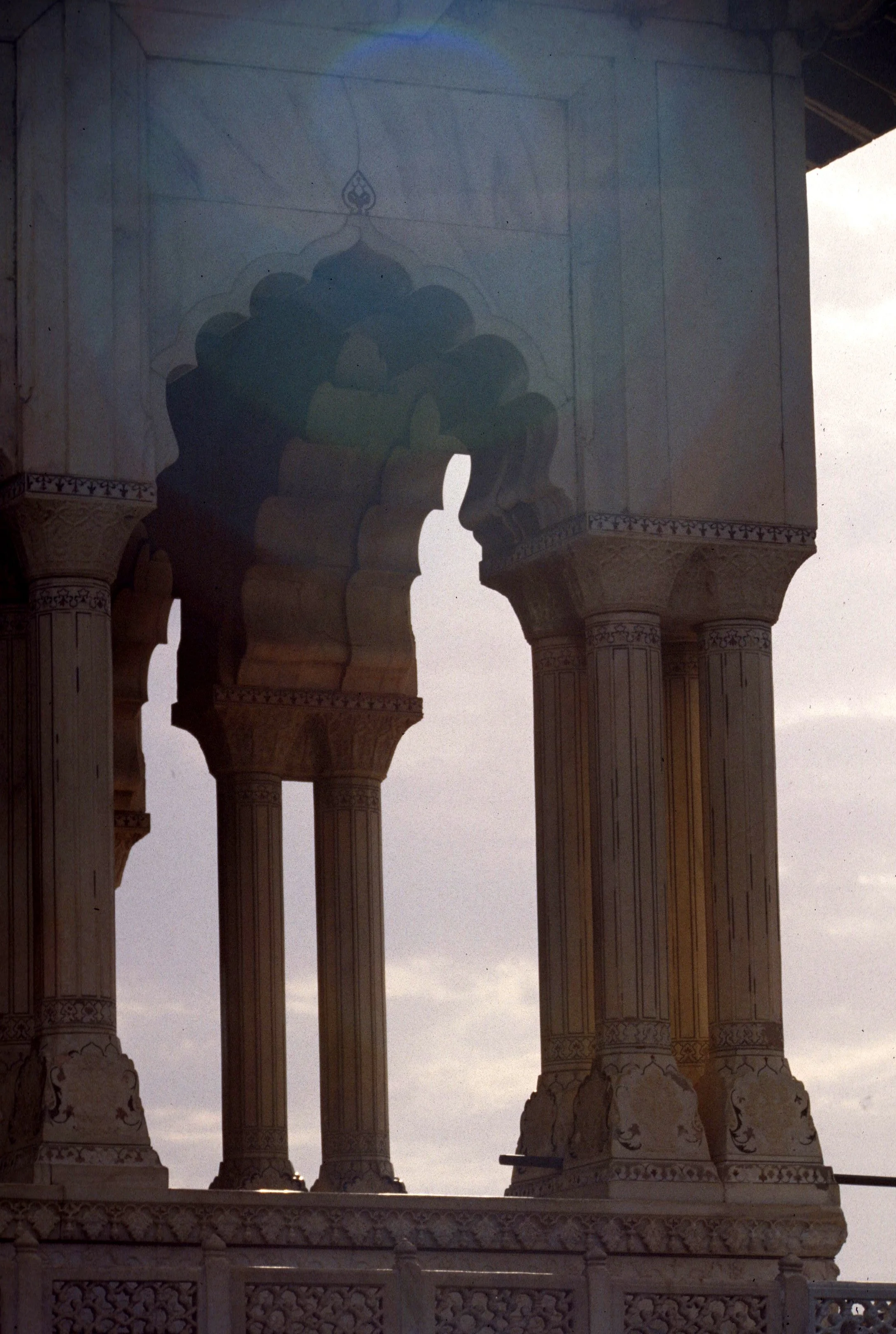 INDIA - AGRA - CASTLE NEAR TAJ MAHAL D.jpg