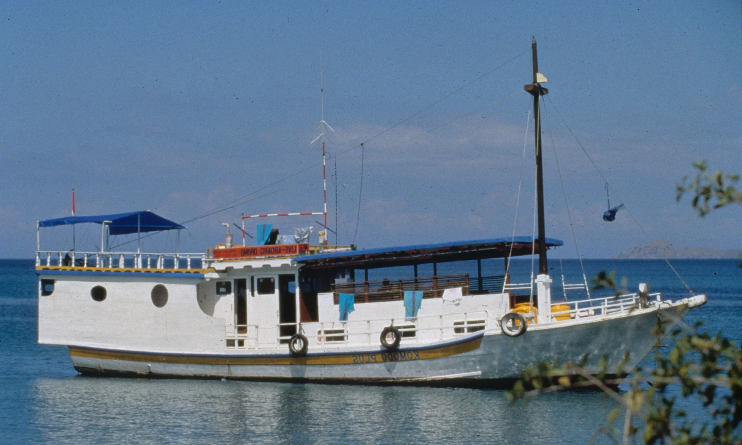 KOMODO - BOAT.jpg