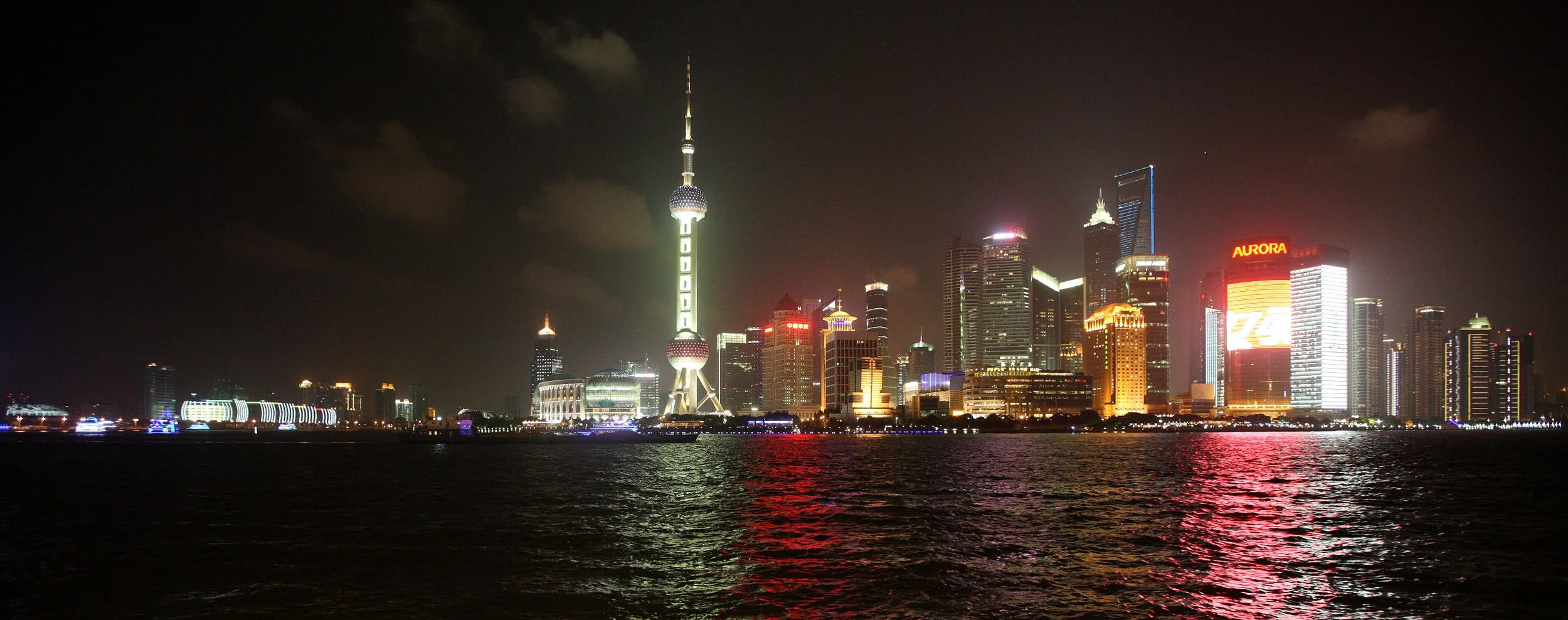 SHANGHAI NIGHT OUT - PUDONG AND THE PEARL TOWER ACROSS THE HUANGPU RIVER (59).JPG