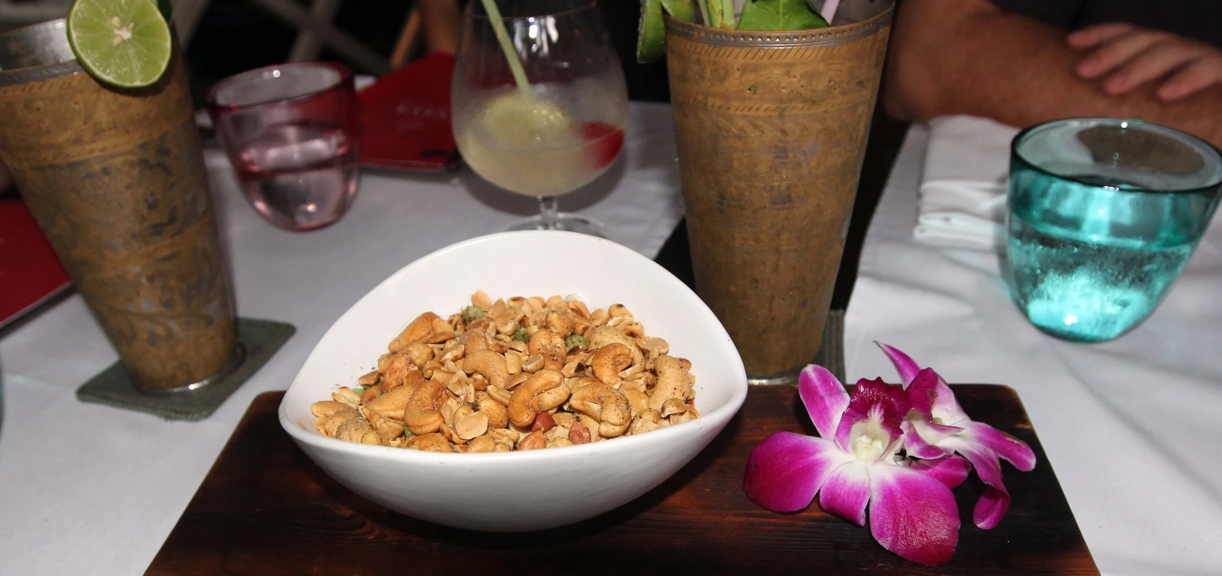 2013 BKK - NIGHT OUT AT ISSAYA WITH FRIENDS (15).JPG