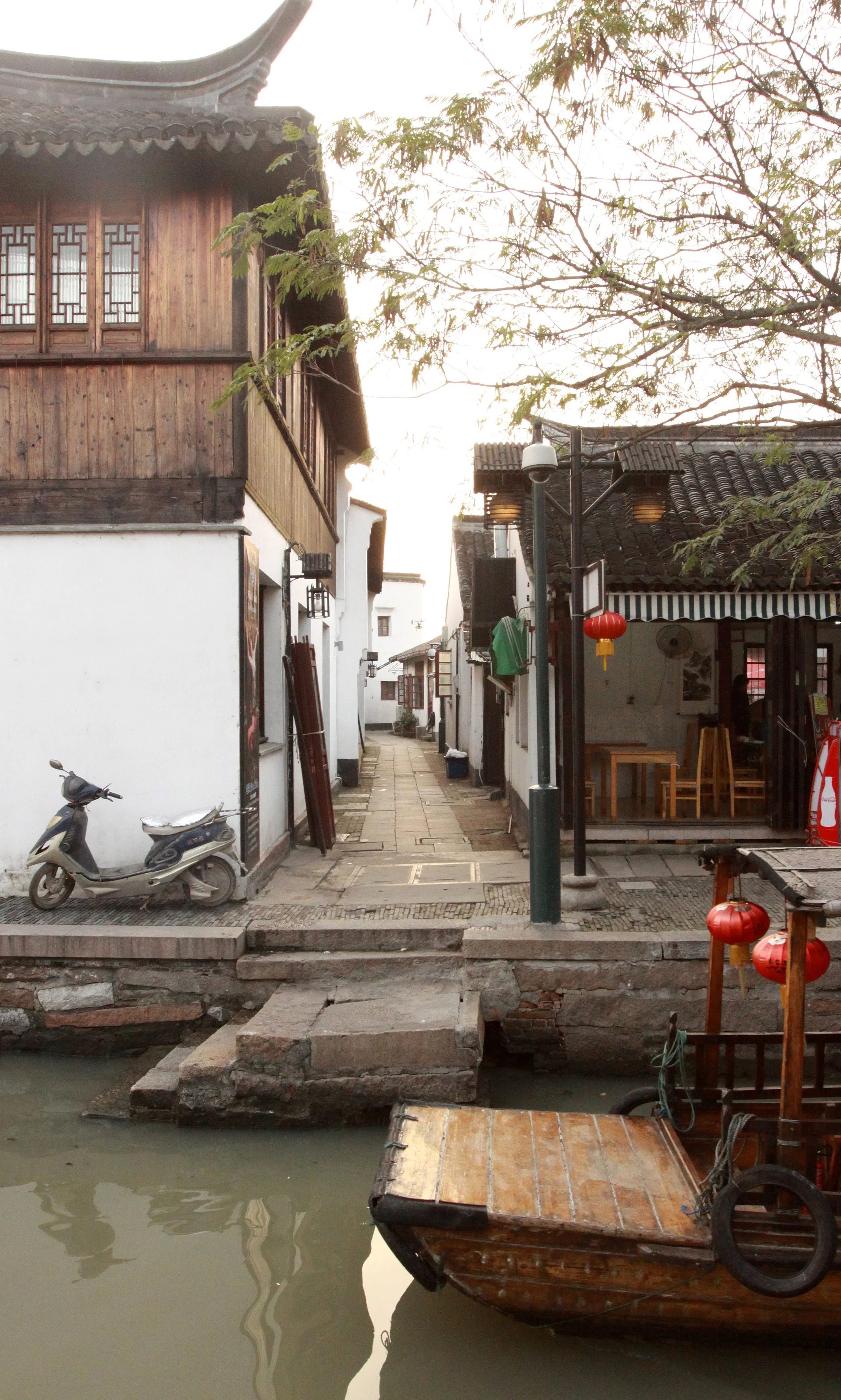 ZHUJIAJIAO WATER TOWN - NOVEMBER 20 2011 (214).JPG