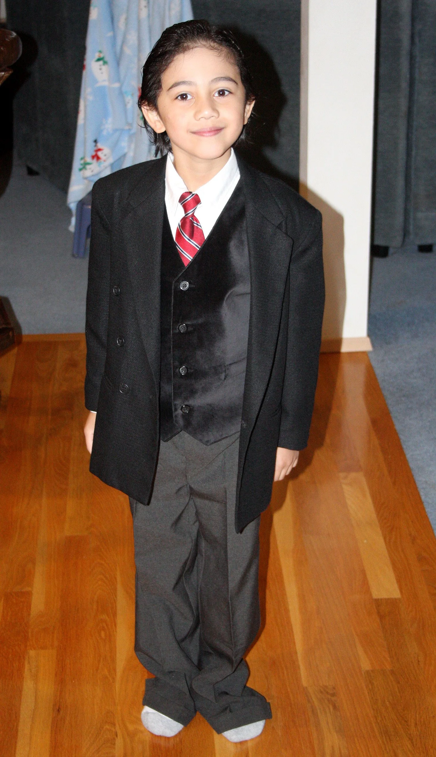 2009-2-13 COKIE IN FBI SUIT (4).JPG