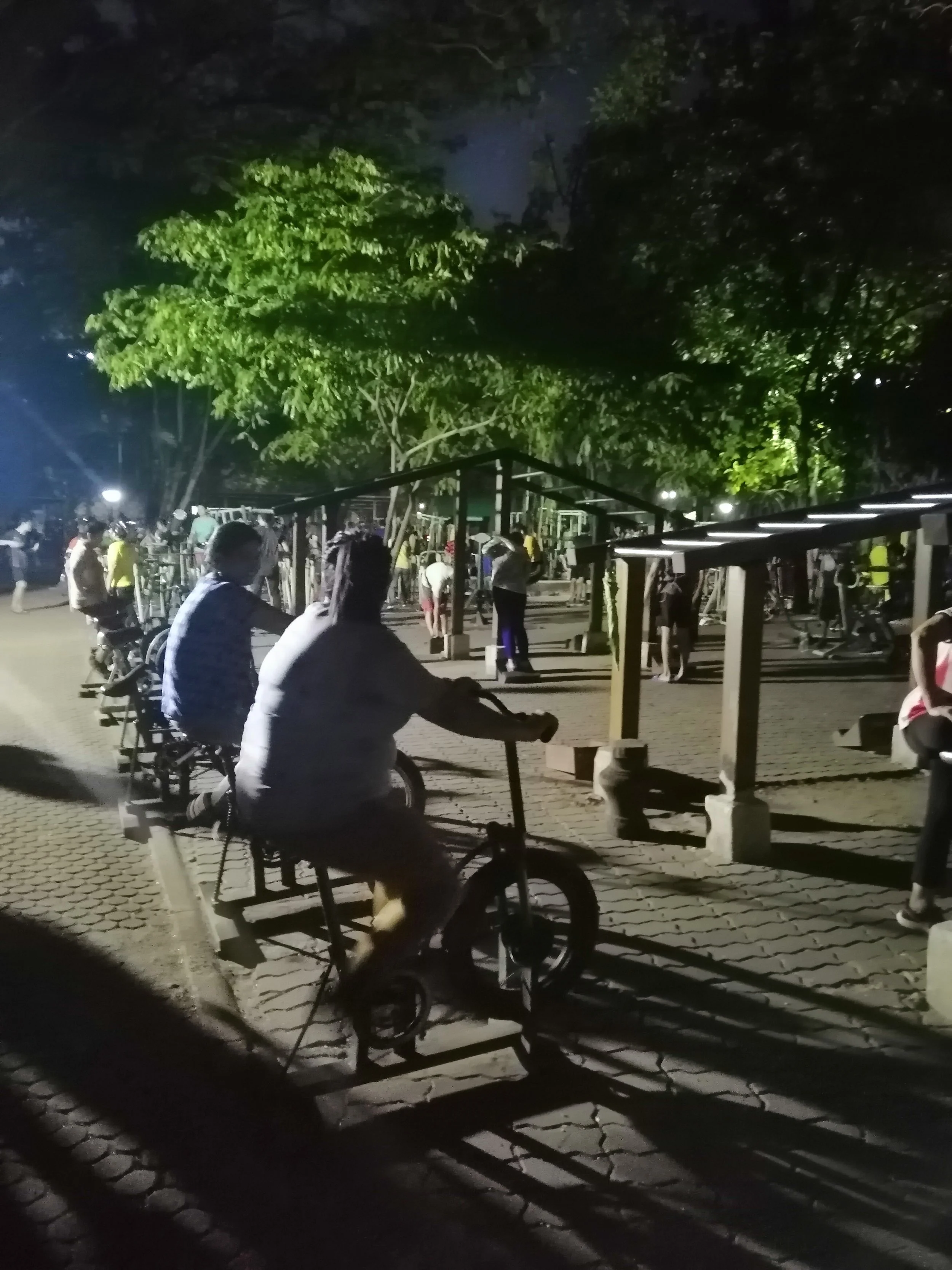 2019 Rod Fai Park & Rama 9 Park Bangkok with Gift (28).jpg