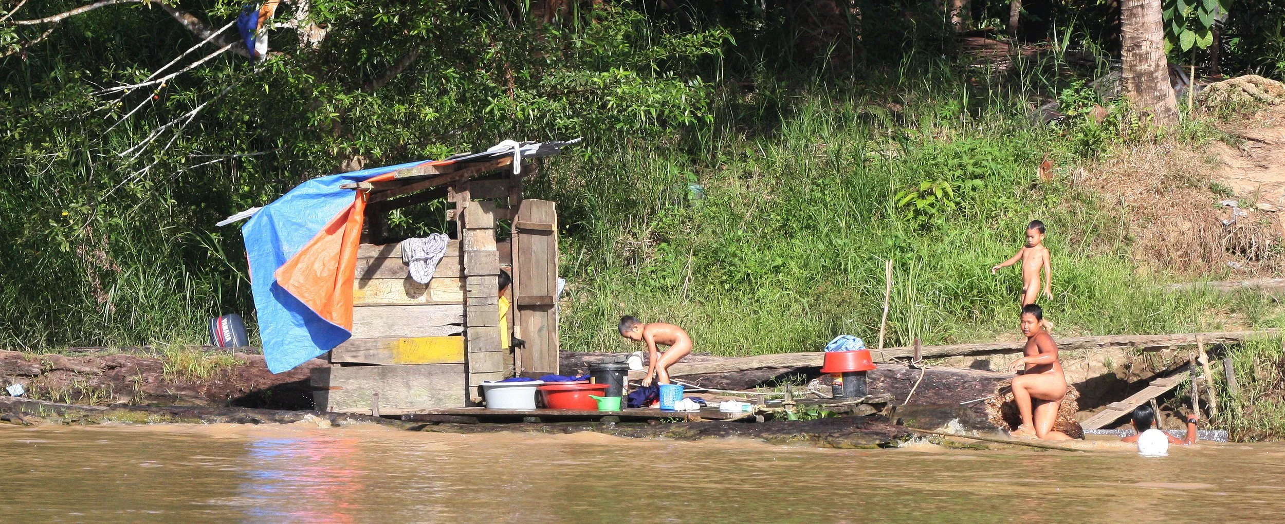 KINABATANGAN RIVER BORNEO - VILLAGERS (2).JPG