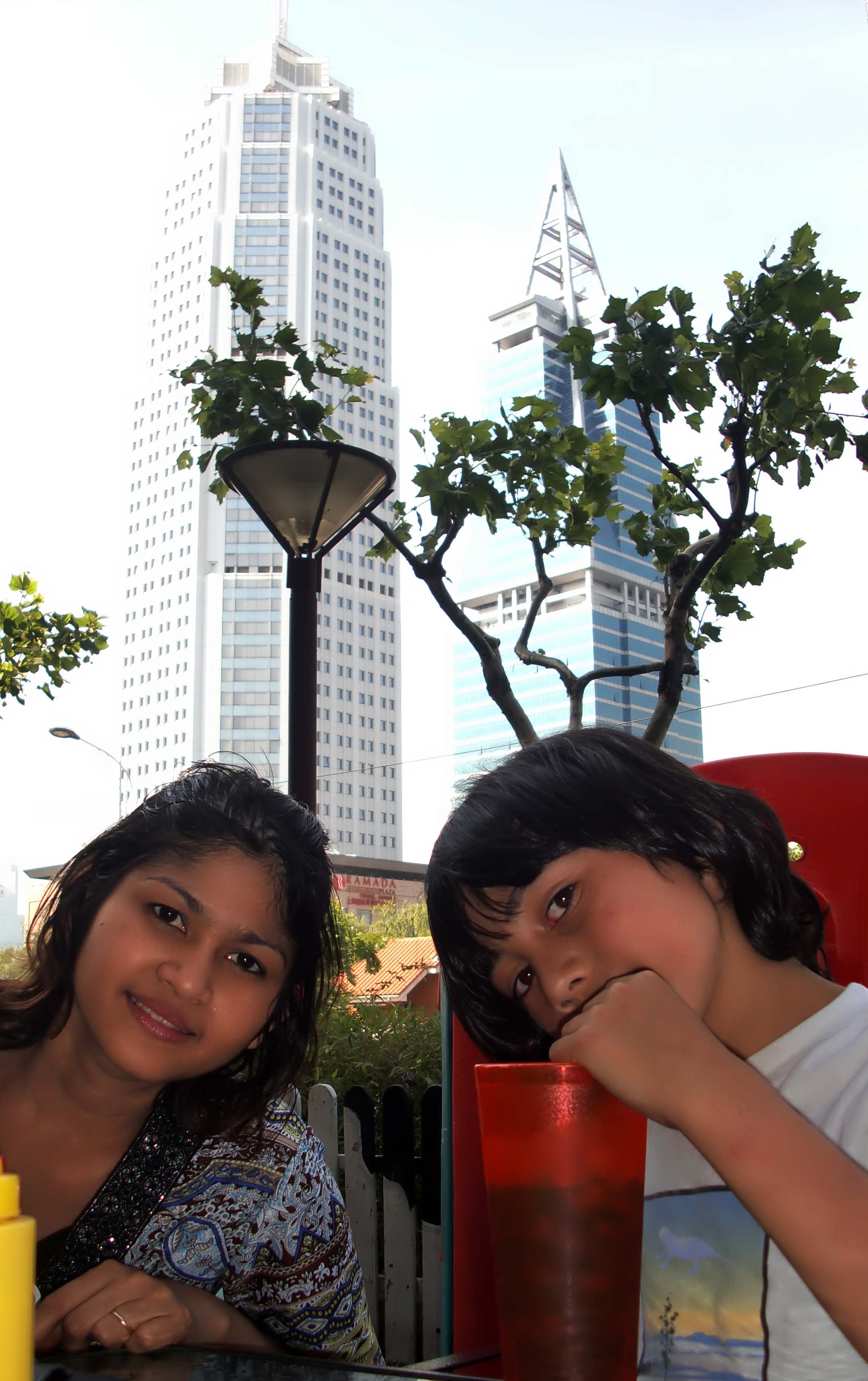 2011-5-28 BIKE RIDE IN JINQIAO (3).JPG