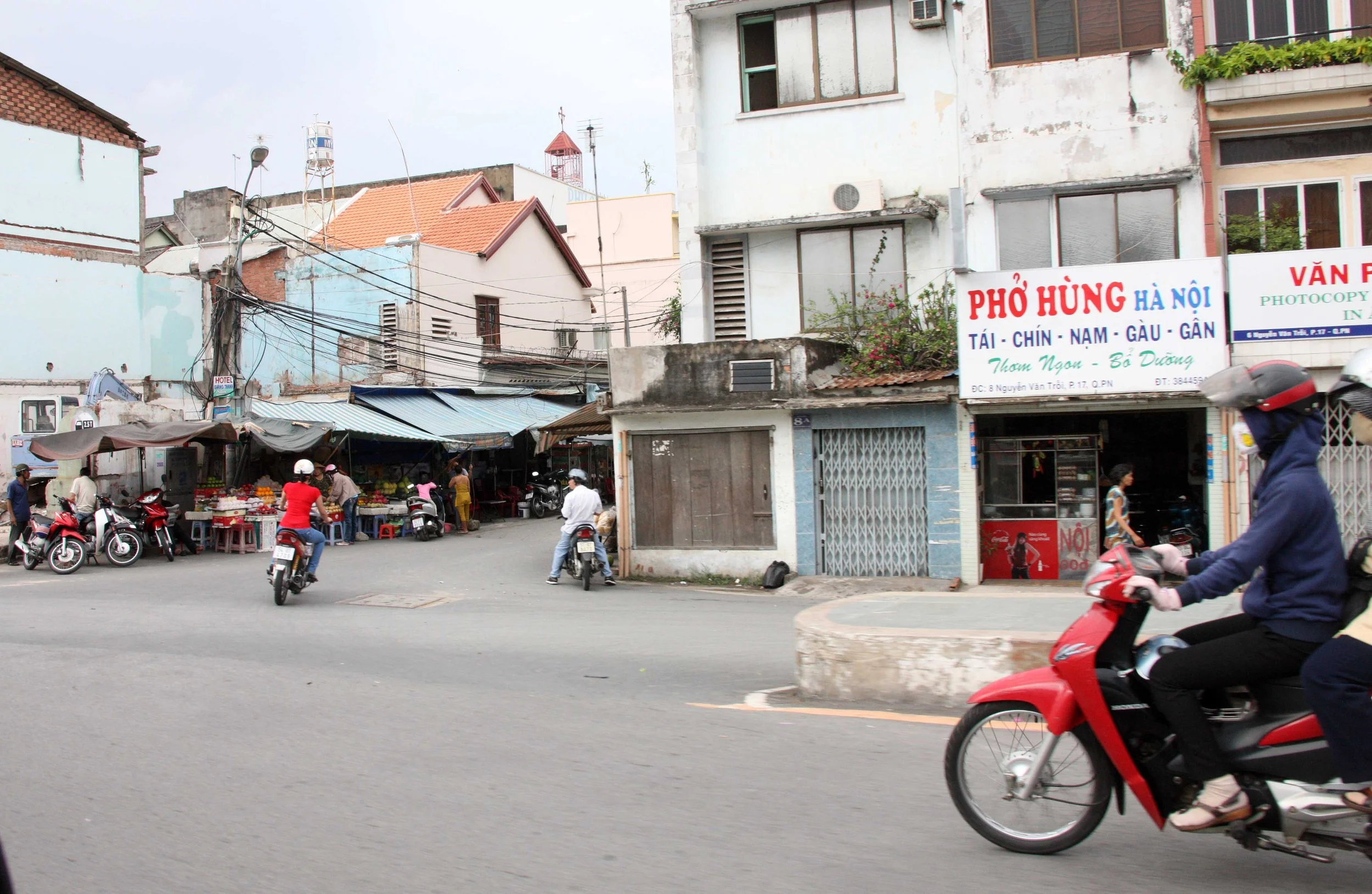 SAIGON VIET NAM - AND OUTSKIRTS OF TOWN (48).JPG