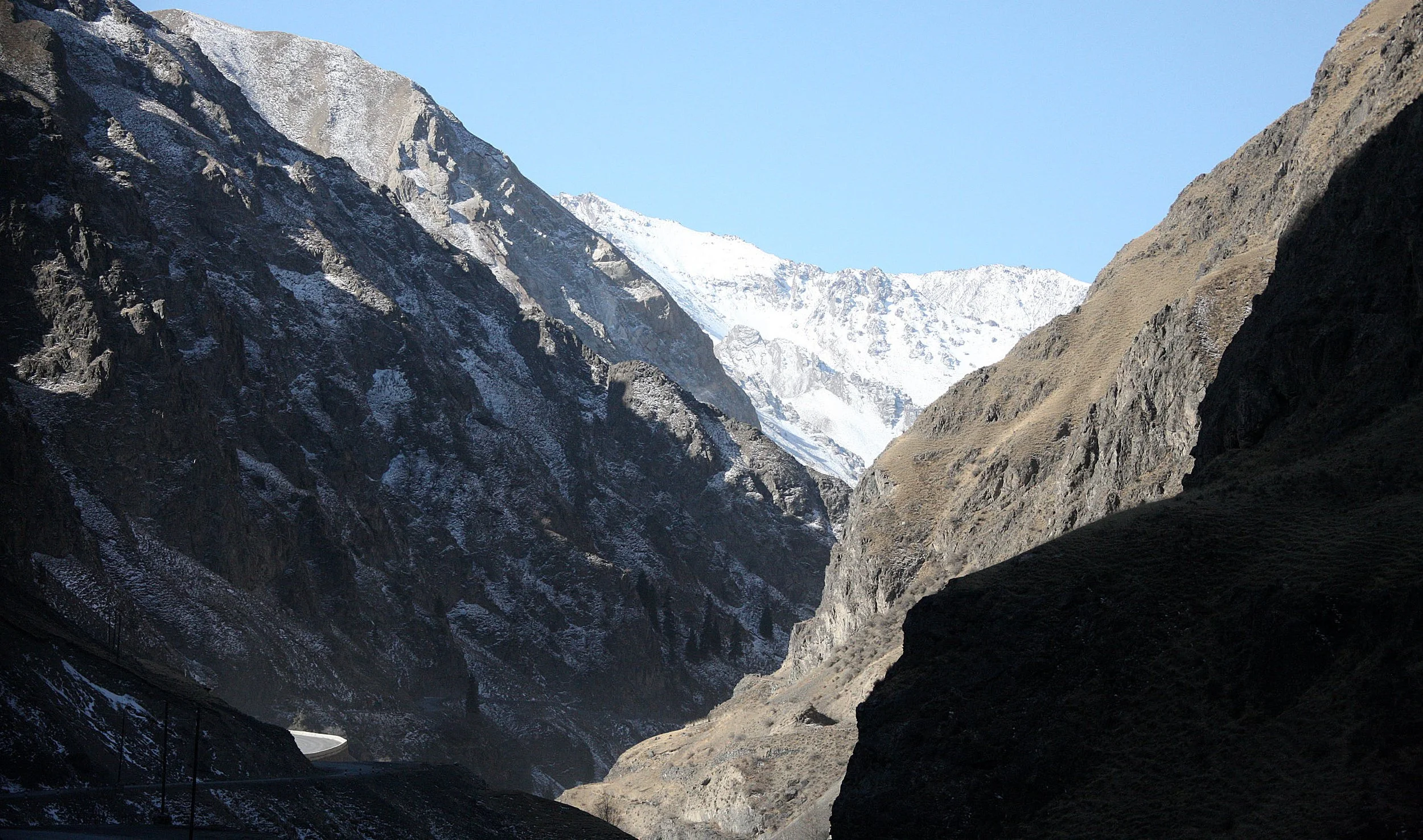 TIANSHAN MOUNTAINS - XINJIANG CHINA - ROUTE 216 (100).JPG