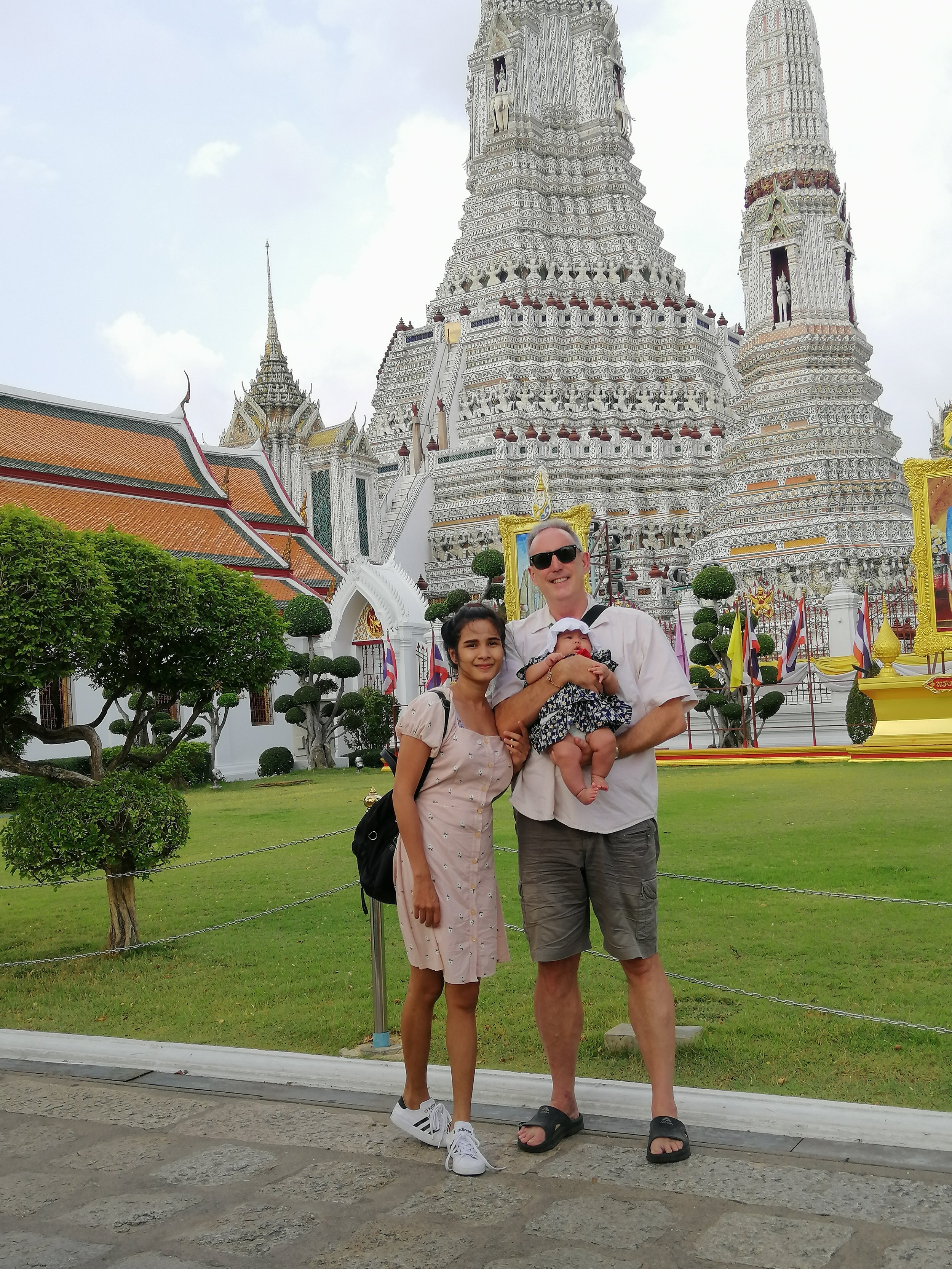 2020 Wat Arun with Liana, Cokie and Gift (7).jpg