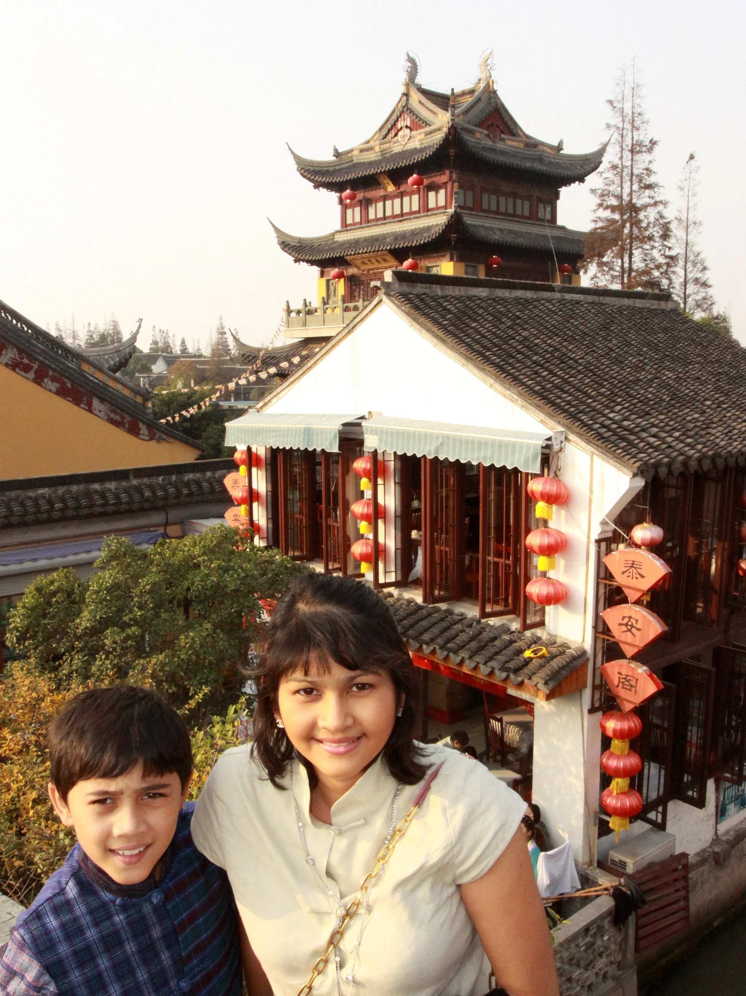 ZHUJIAJIAO WATER TOWN - NOVEMBER 20 2011 (66).JPG