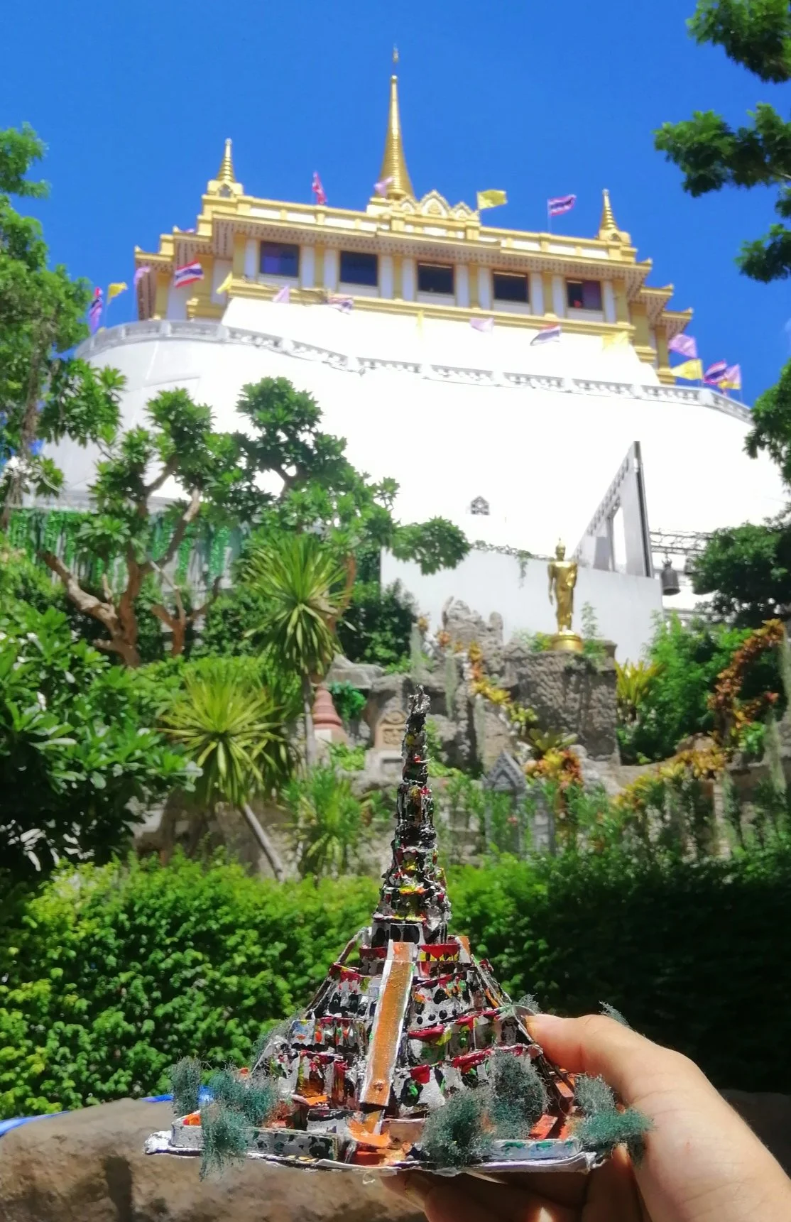 2020 Bagnkok - Wat Sakket visit to see Vulture Statue (106).jpg