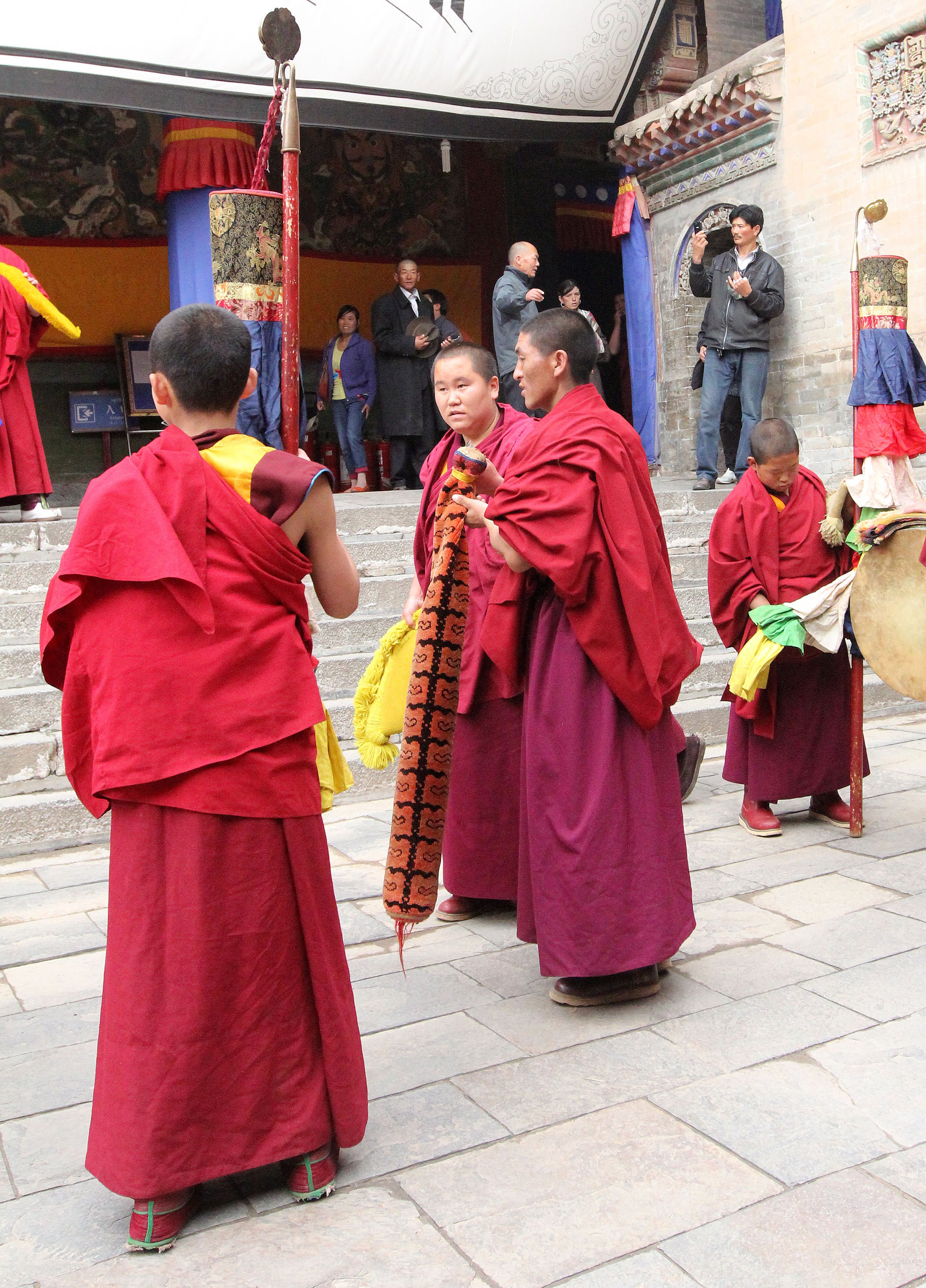 KUMBUM MONASTERY - QINGHAI - SUNNING BUDDHA FESTIVAL 2013 (55).JPG