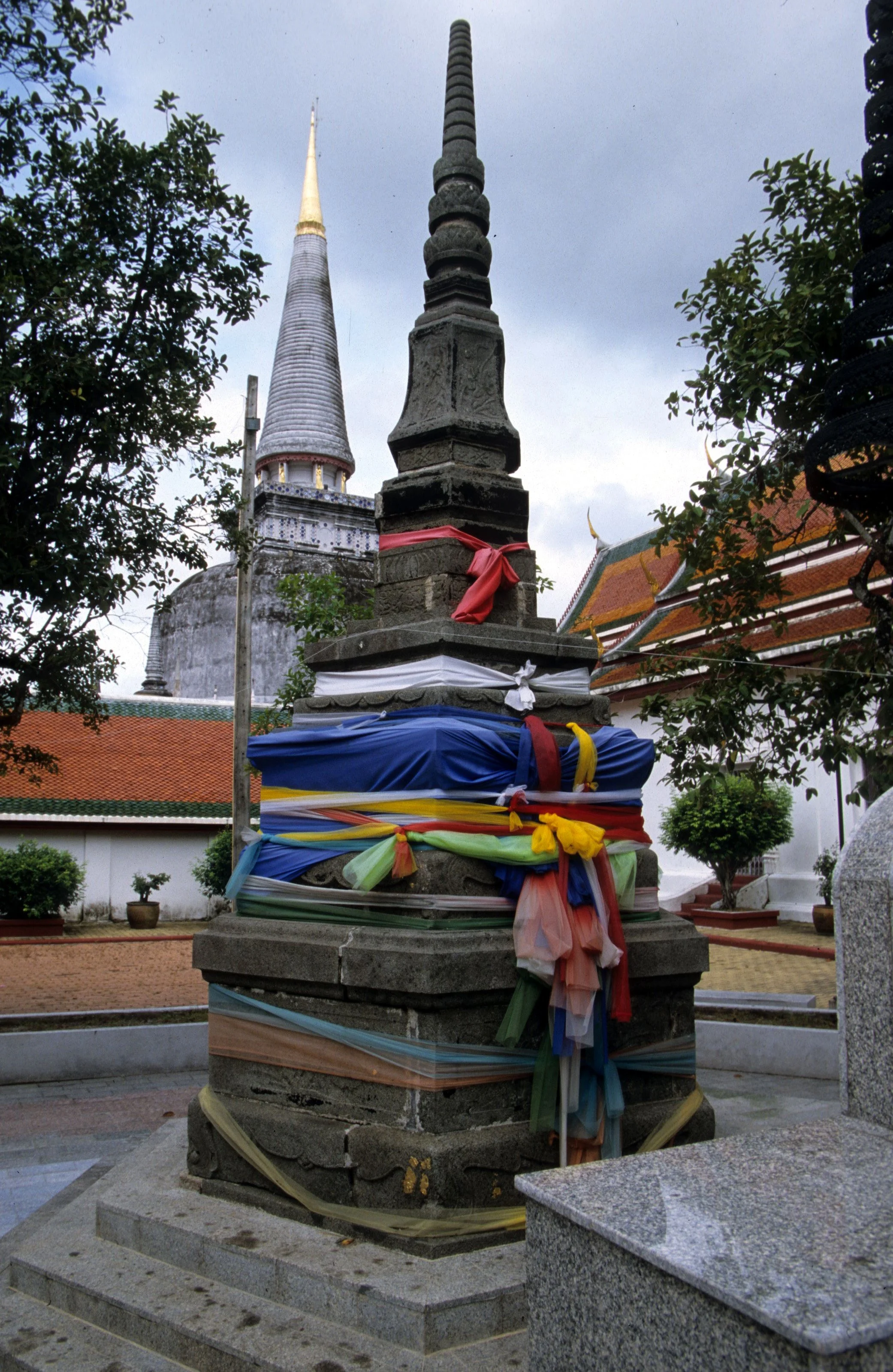 2004 Nakhonsithammarat Markets, Monks and Baby Cokie (112).jpg