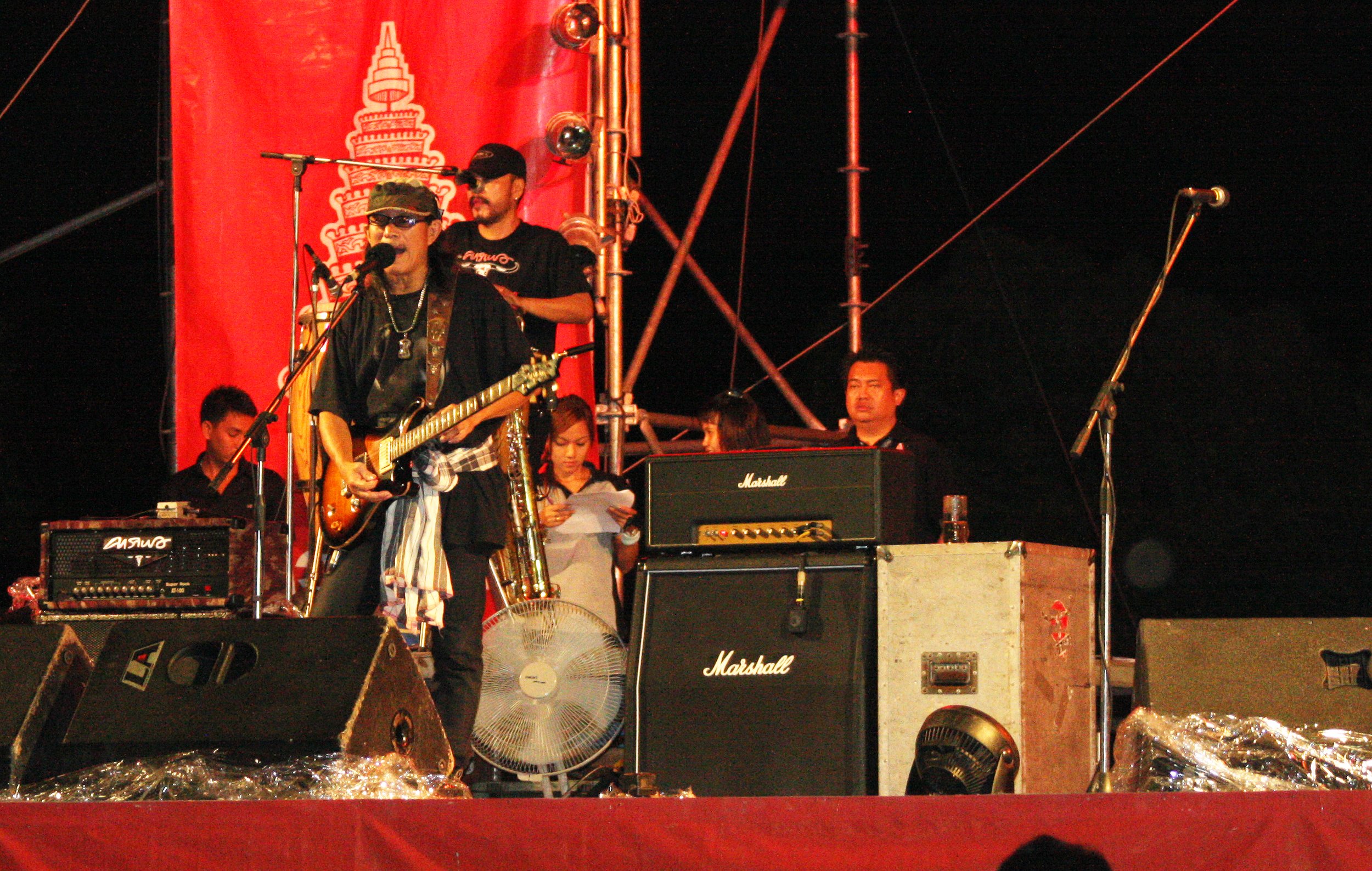 2010-7-18 CARRABAO CONCERT IN NAKHONSITHAMMARAT (46).JPG