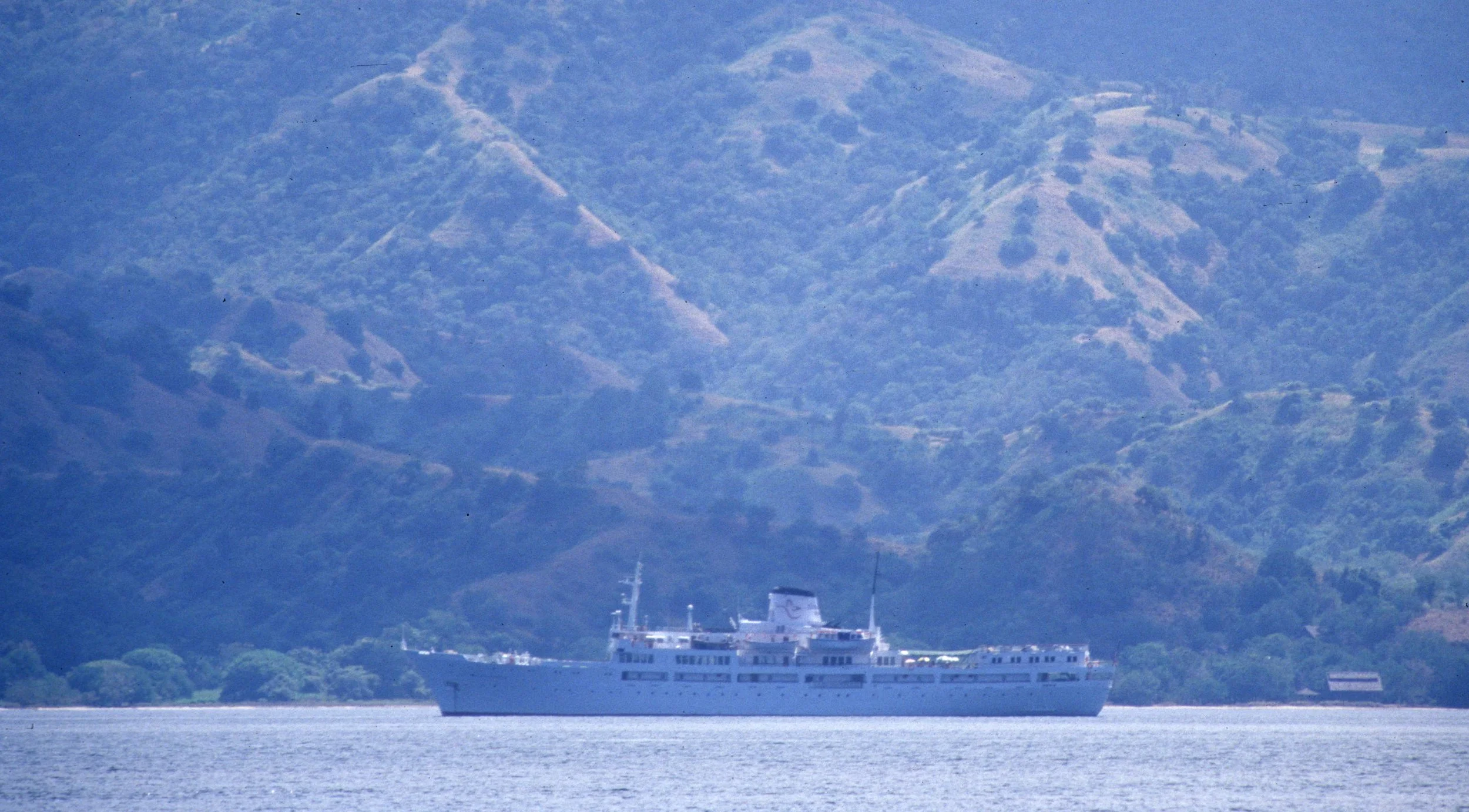 KOMODO - CRUISE SHIP.jpg