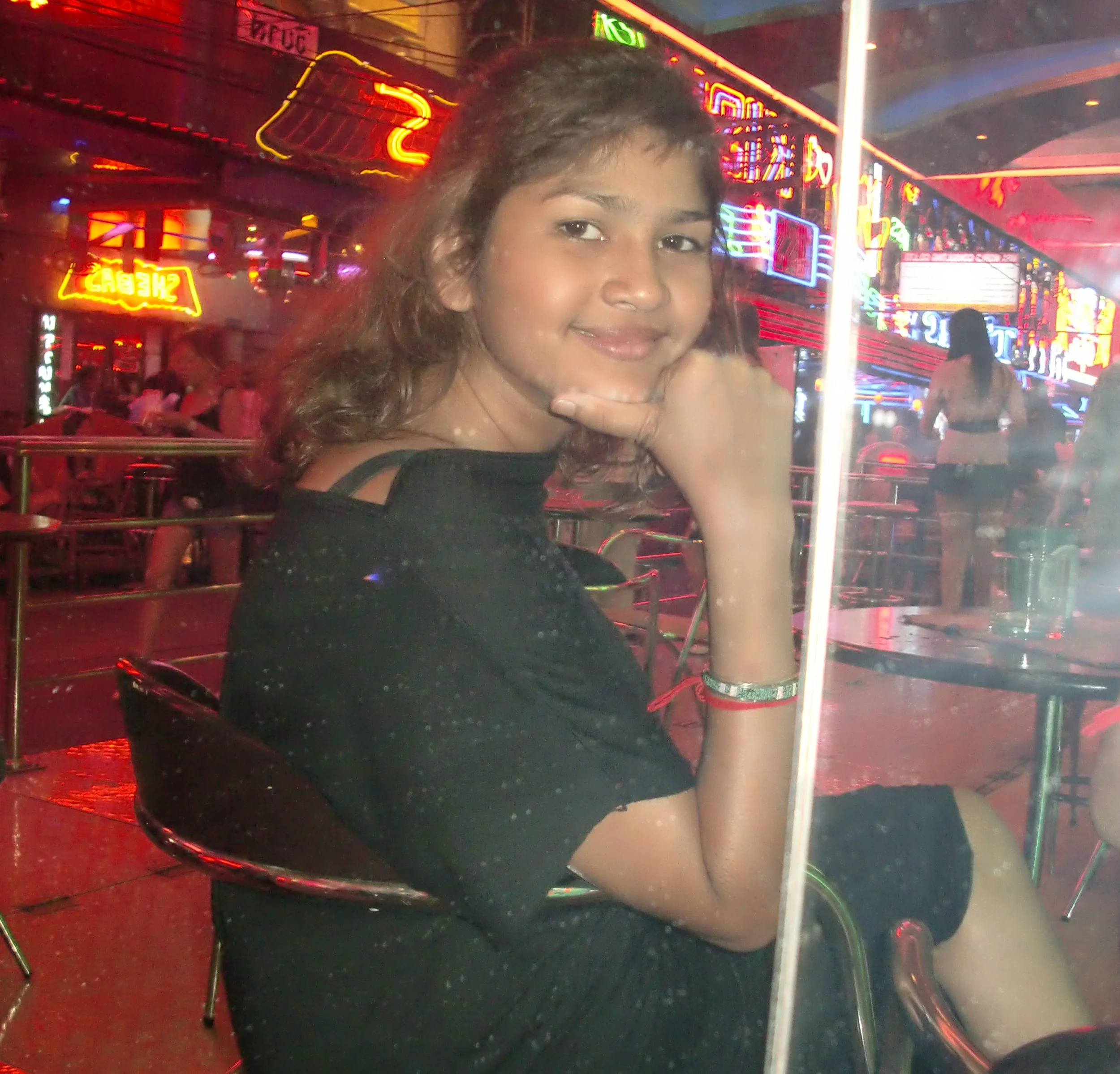 2010 Bangkok Soi Cowboy with Friends and Family (5).JPG