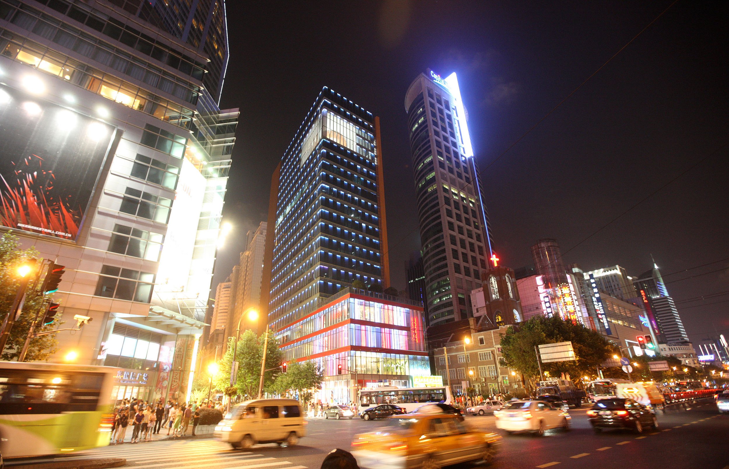SHANGHAI - NIGHT OUT ON THE TOWN - PEOPLE'S SQUARE.JPG