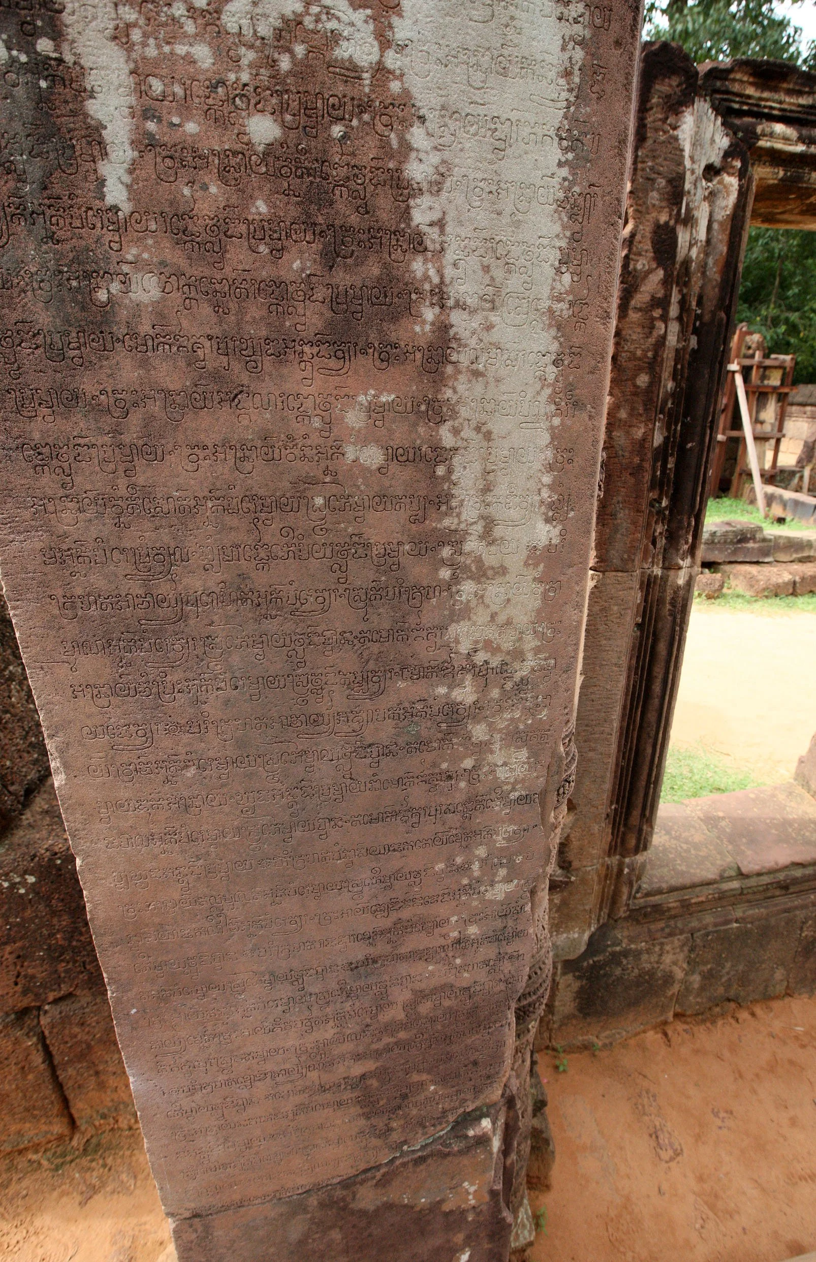 BANTEAY SREI TEMPLE - CAMBODIA (10).JPG