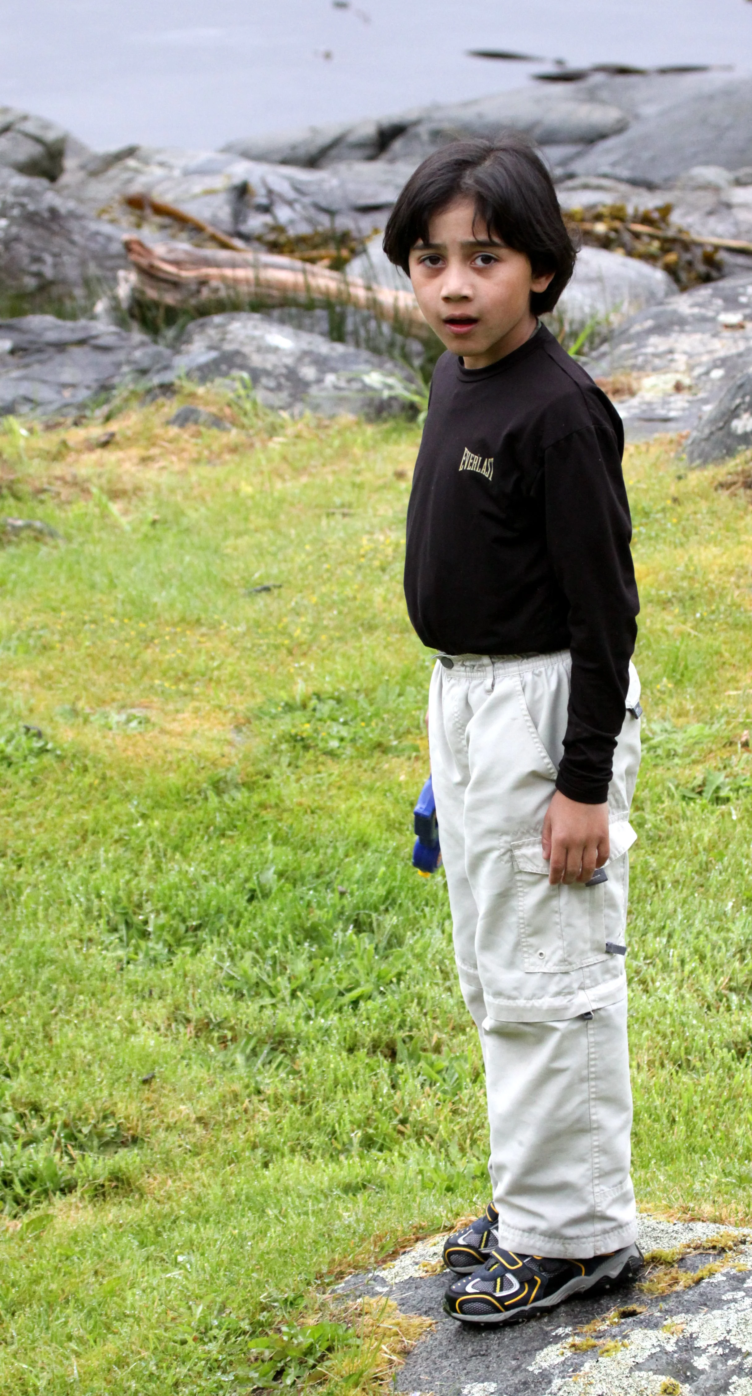 KNIGHT'S INLET BRITISH COLUMBIA - HANGING AT SAILCONE LODGE.JPG