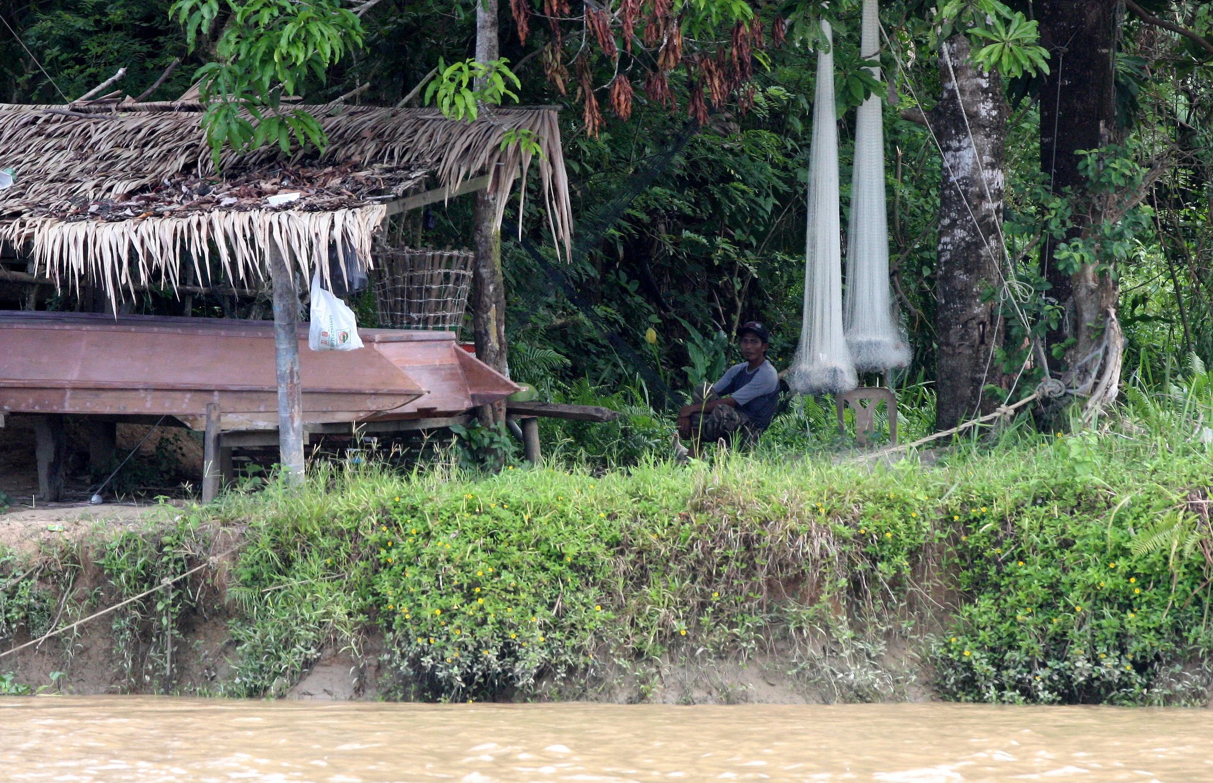 KINABATANGAN RIVER BORNEO - SUKAU VILLAGE (8).JPG