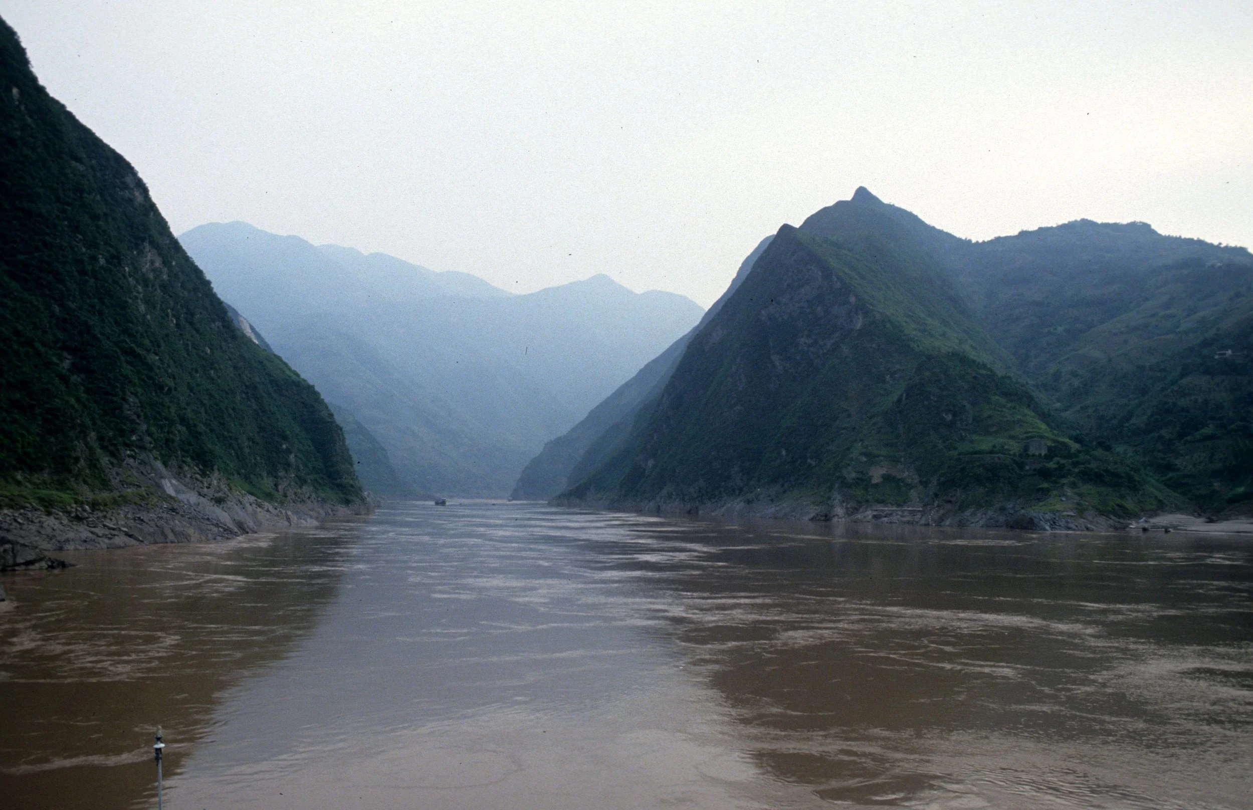 YANGTZE RIVER - THREE GORGES CRUISE - 1994 (6).jpg