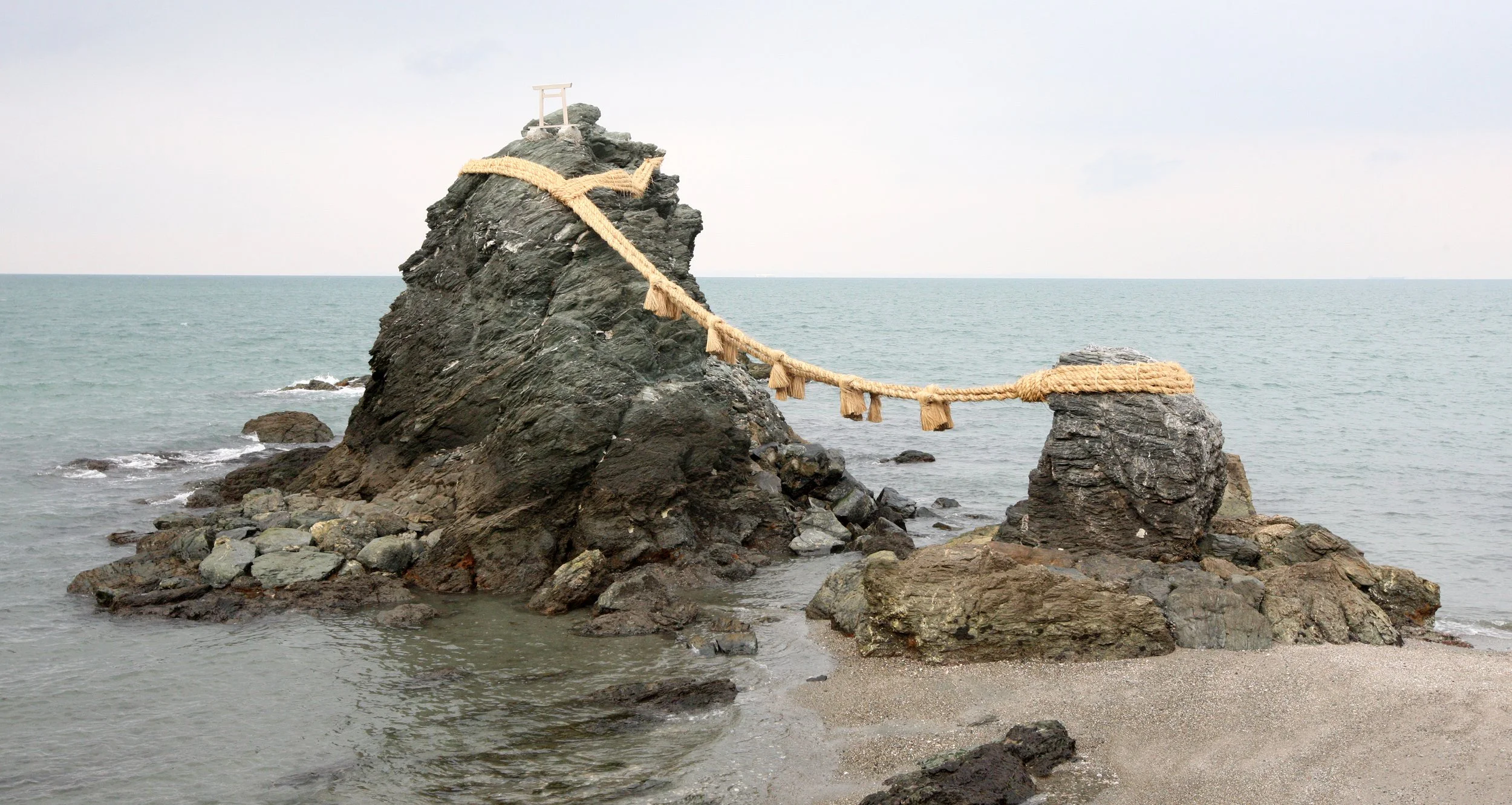 MEOTO IWA ROCKS AND SHRINE NEAR TOBA JAPAN (5).JPG