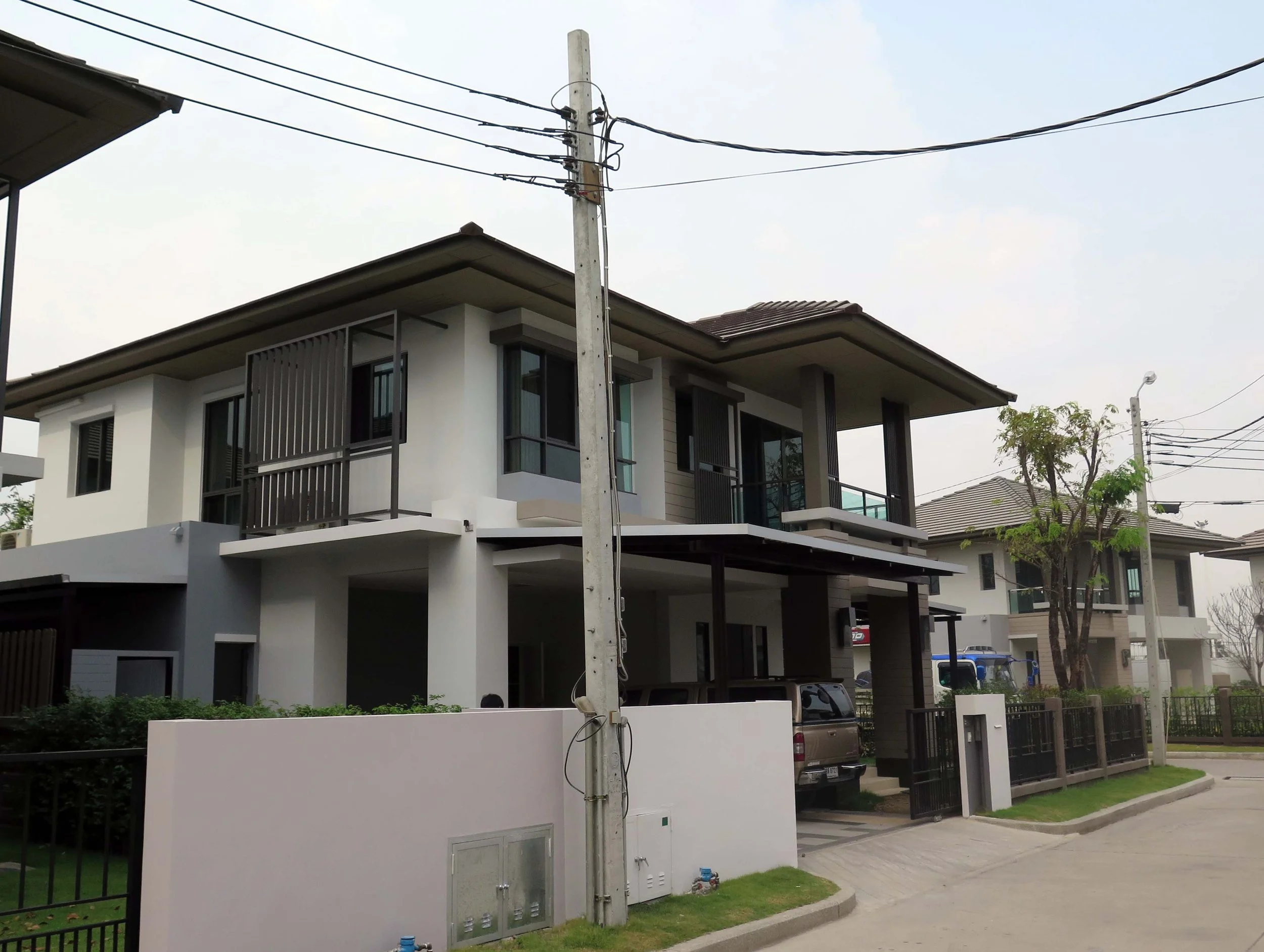 2013 Nonthaburi Setthasiri House and Nonthaburi Neighborhood (8).JPG