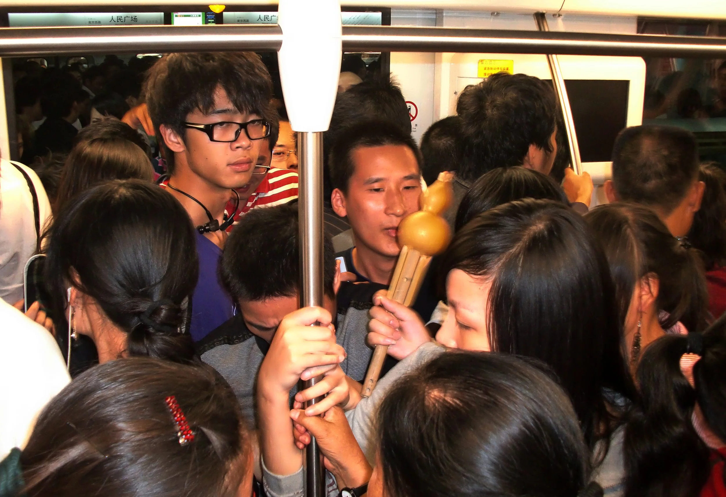 2010-10-3 SHANGHAI RUSH HOUR ON METRO (2).JPG