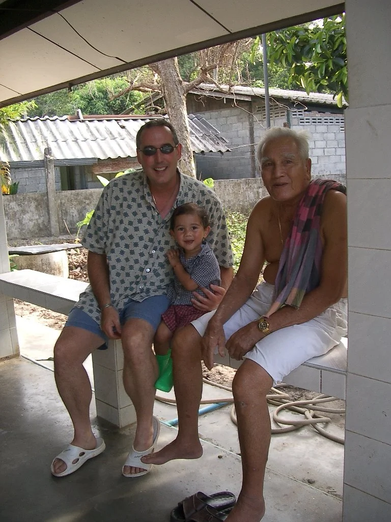 2004 Nakhonsithammarat with Family (3).JPG