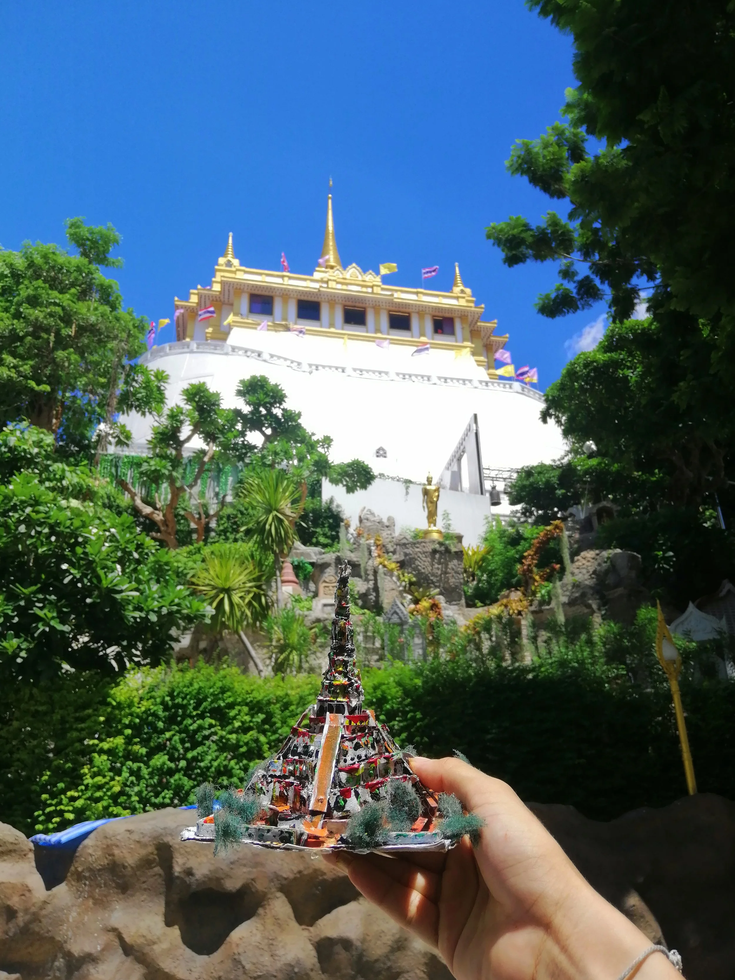 2020 Bagnkok - Wat Sakket visit to see Vulture Statue (95).jpg