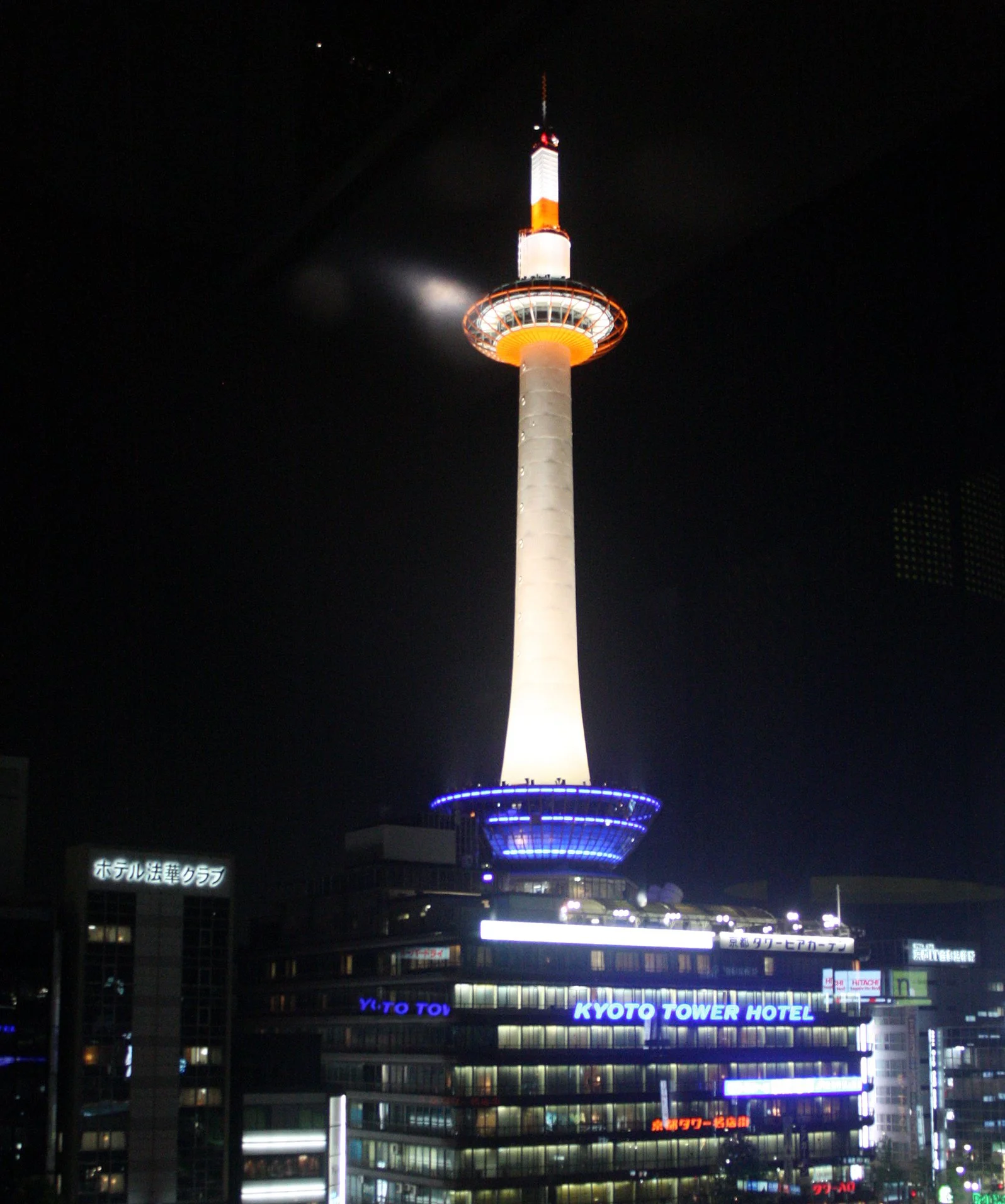 KYOTO - MAY 2009 - KYOTO TOWER (7).JPG