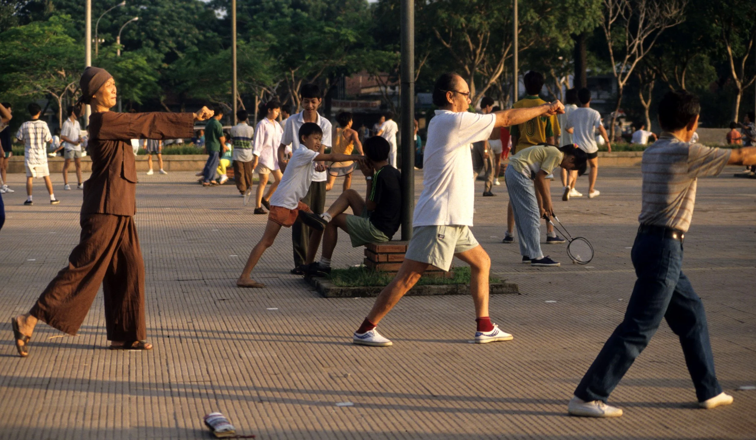 SAIGON - CITY SCENES IN 1994.jpg