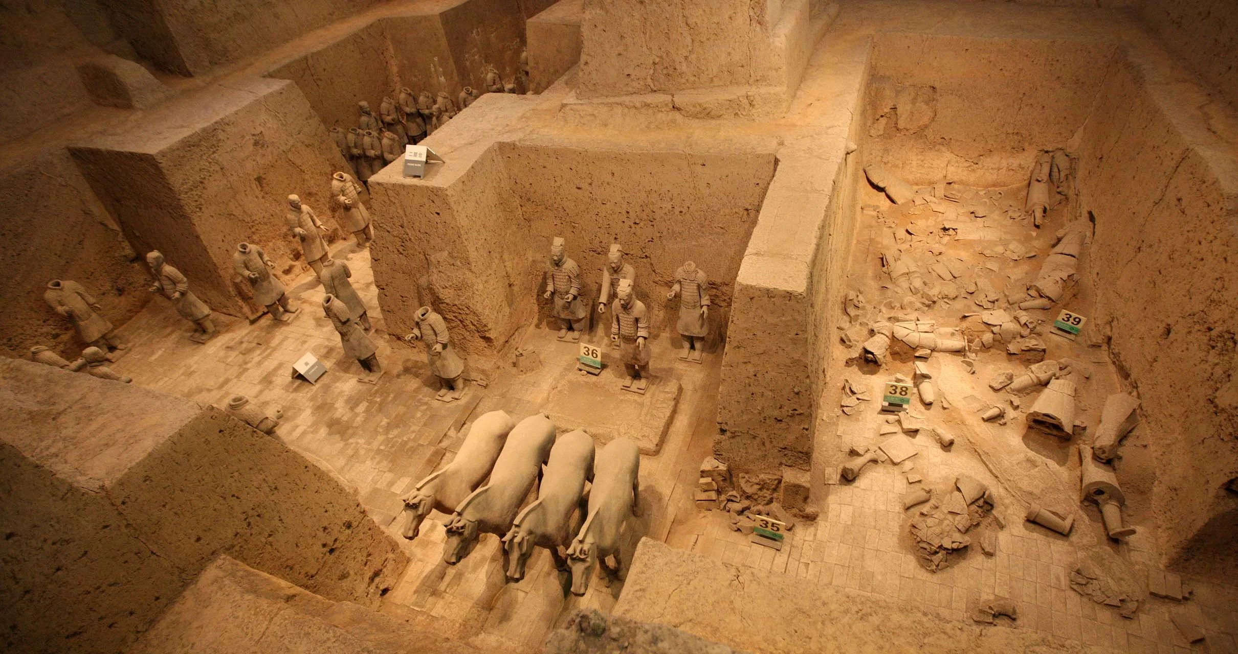 XIAN - TERRA COTTA WARRIORS - MARCH 2011 (29).JPG