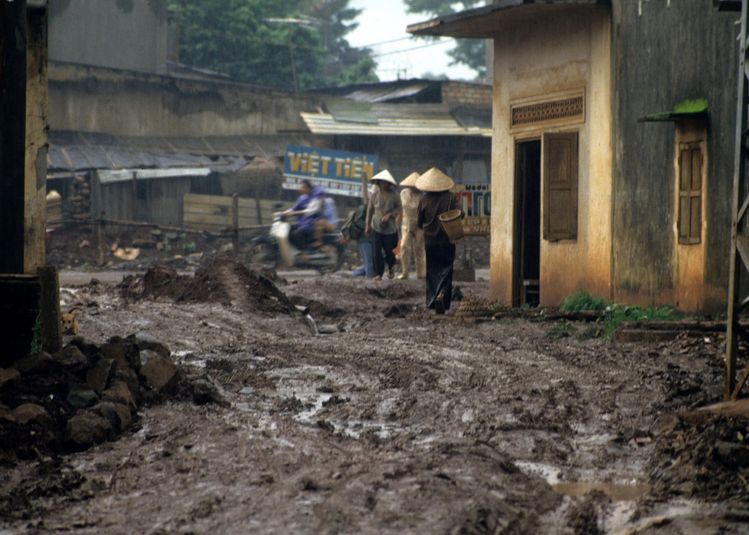 BUAN ME THOUT - MUDDY STREETS.jpg