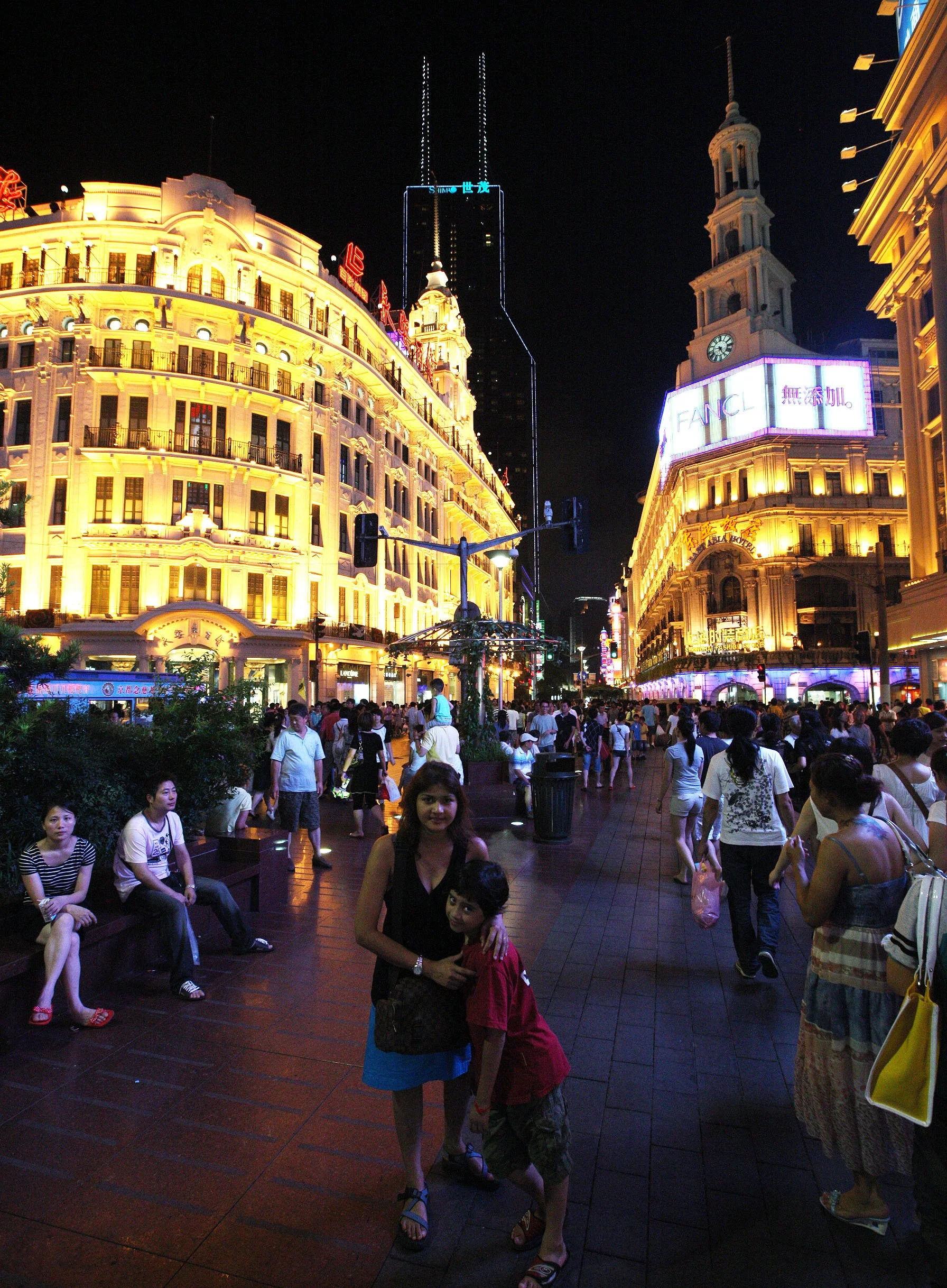 SHANGHAI NIGHT OUT - NANJING ROAD IN AUGUST (10).JPG
