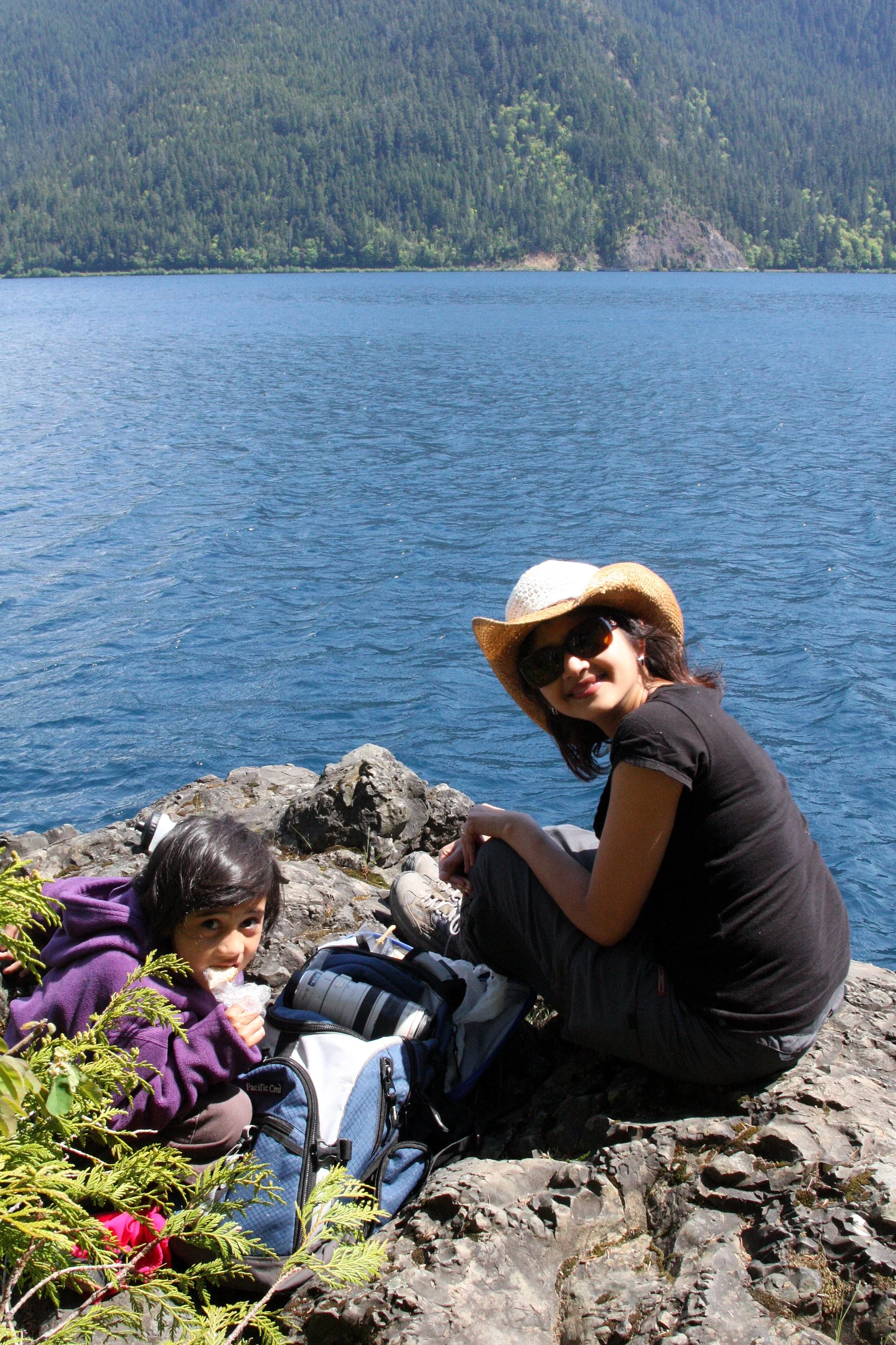 2009-5-30 DAY AT LAKE CRESCENT TAKING PICTURES FOR ELHWA TRIBE.JPG