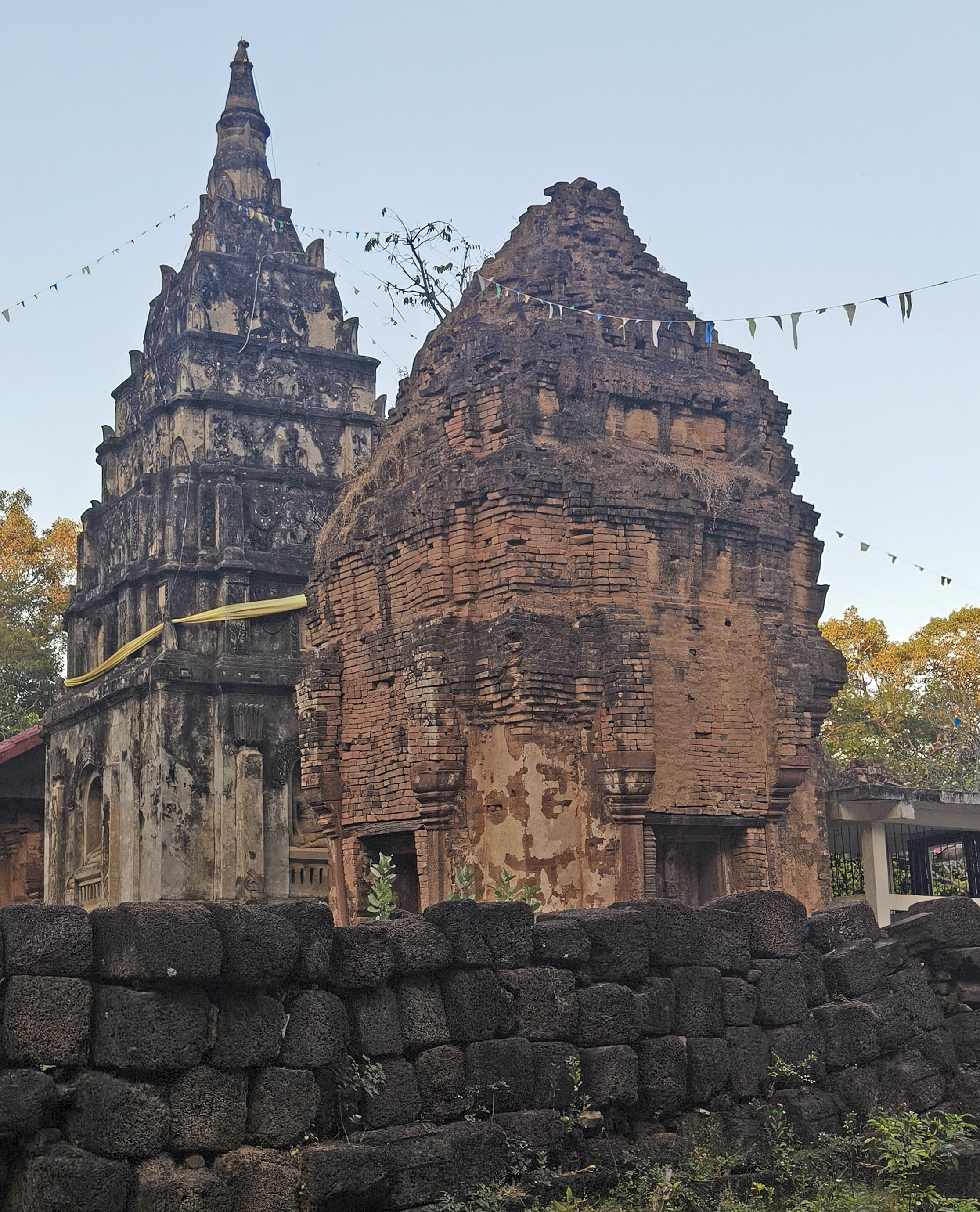 Wat Ku Phra Kona - Roi Et (19).jpg