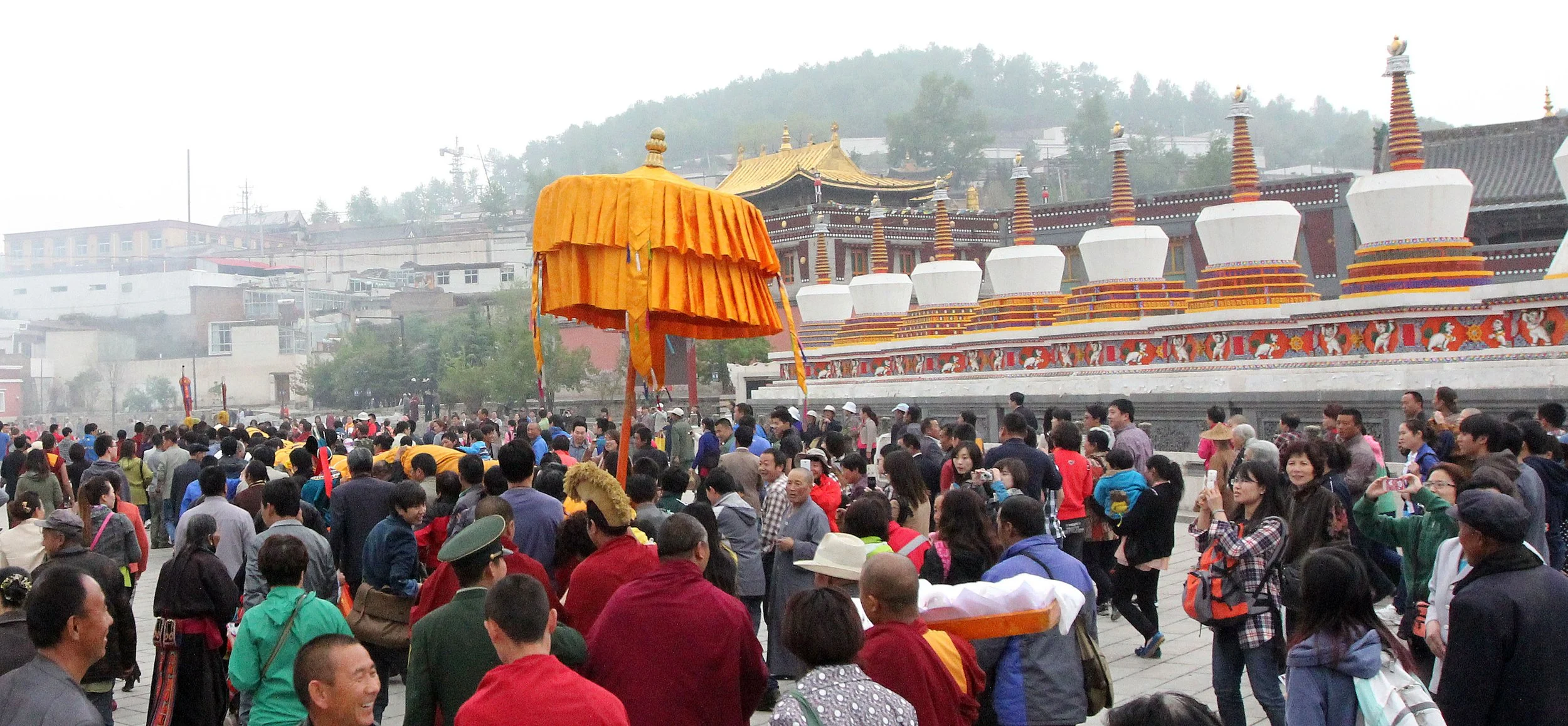 KUMBUM MONASTERY - QINGHAI - SUNNING BUDDHA FESTIVAL 2013 (147).JPG