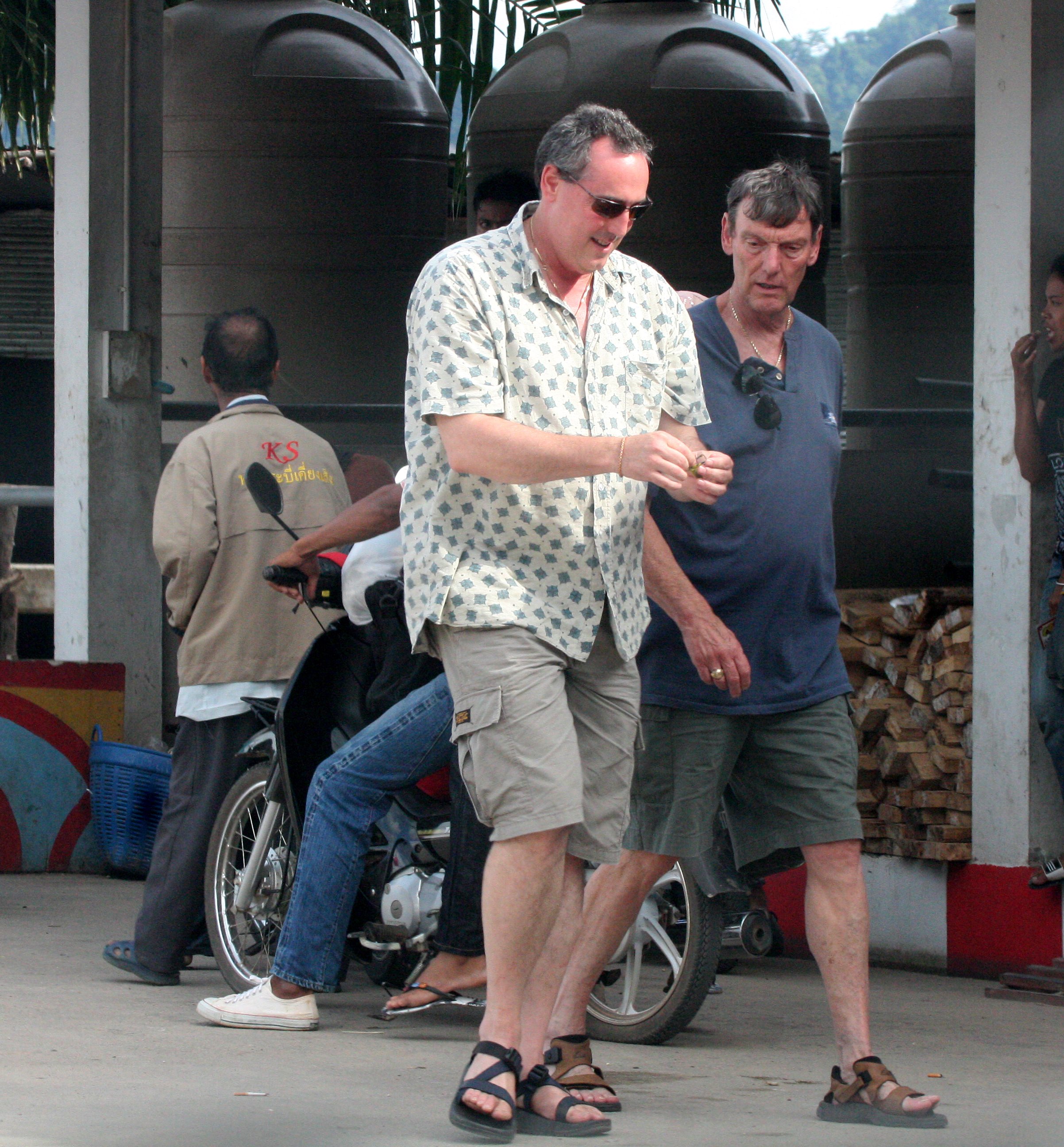 KOH LANTA - 2008 - HANGING ON THE ISLANDS (10).JPG